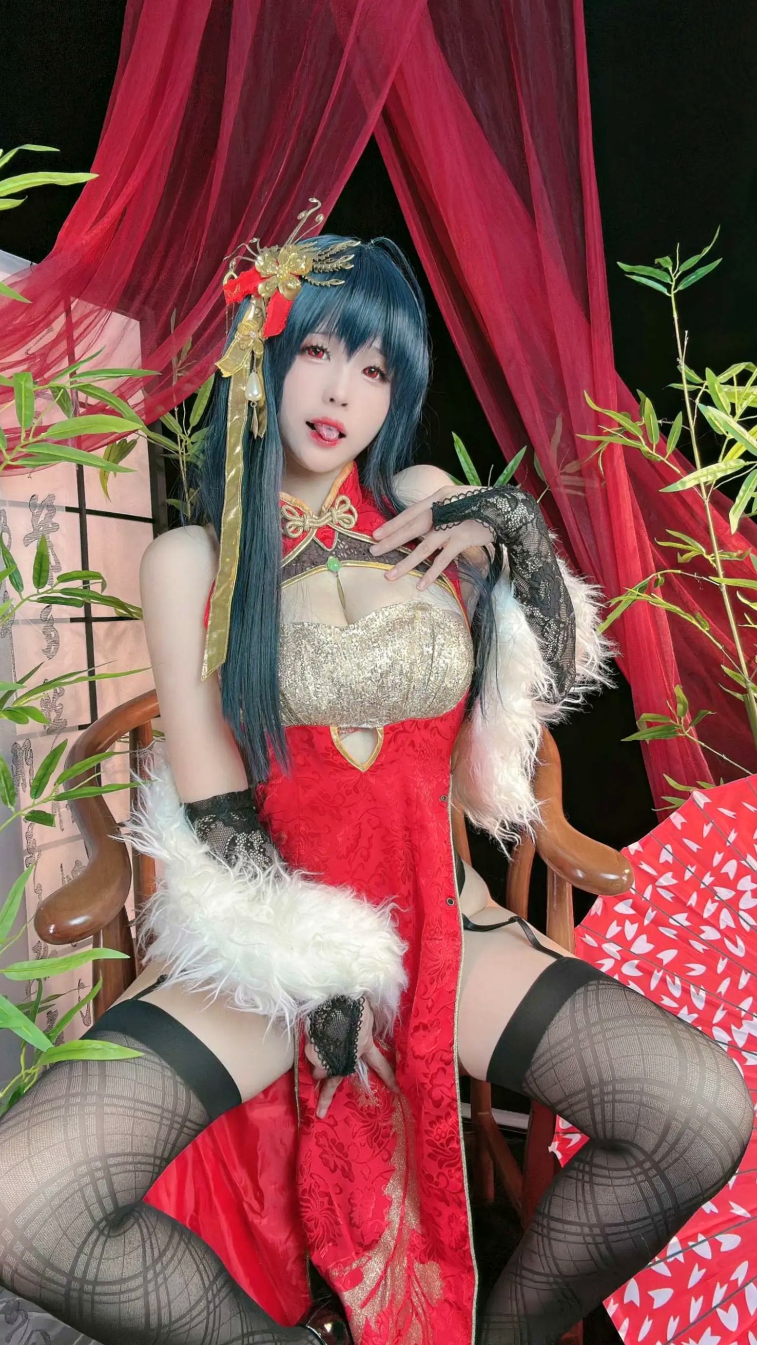miko酱ww - 大凤旗袍 [28P]
