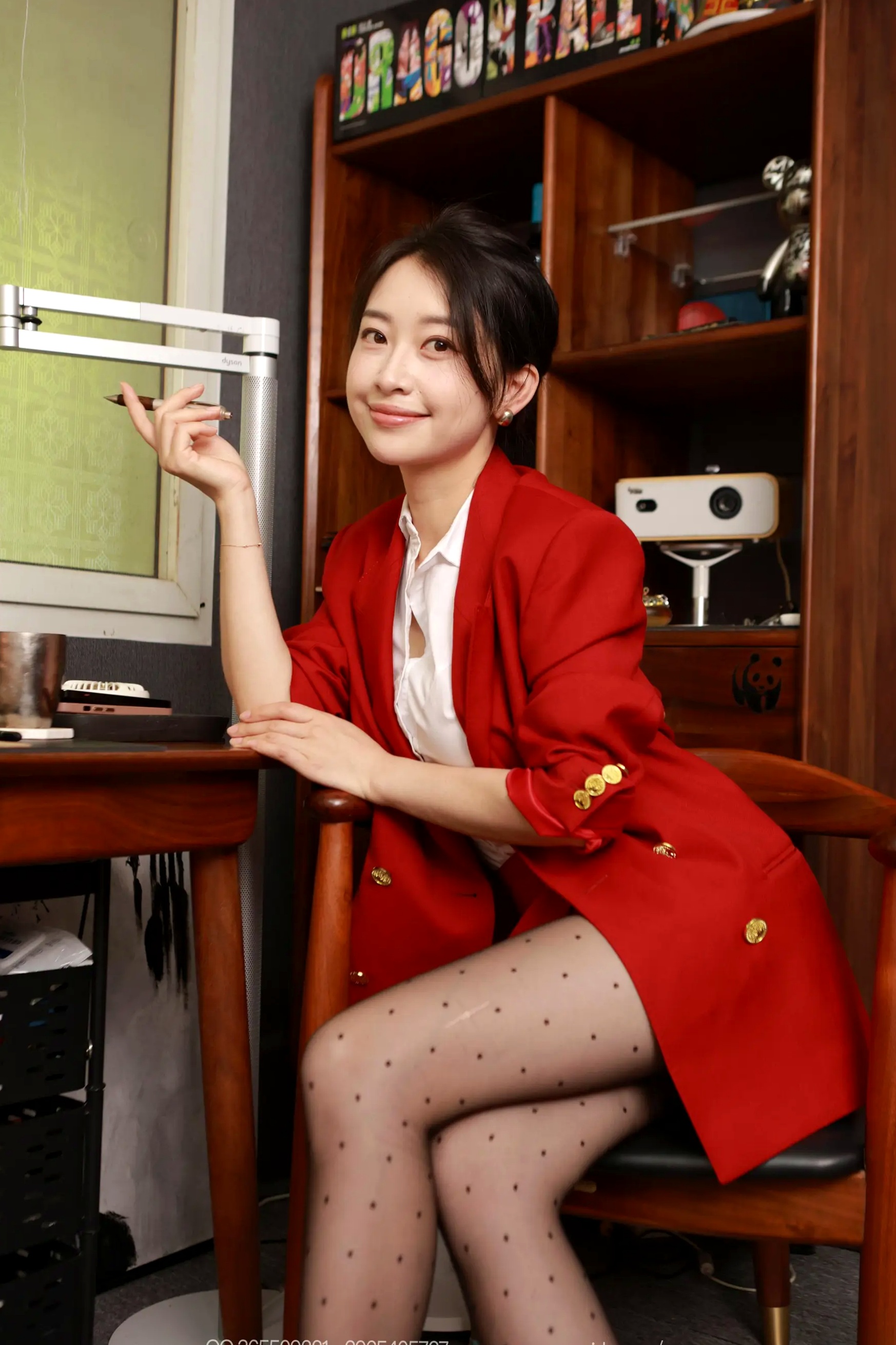 IESS异思趣向 小婕《复古波点（上）》红西装波点丝袜高跟鞋御姐诱惑