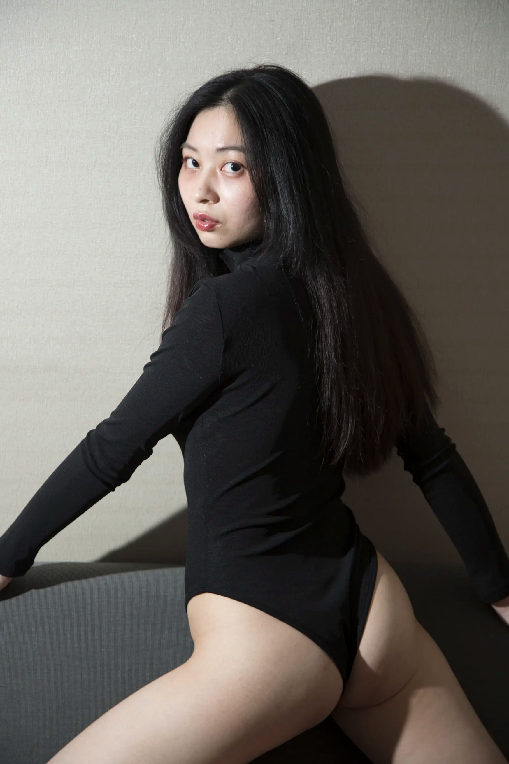 黑色高叉泳装 [118P] - 室内沙发私房诱惑写真