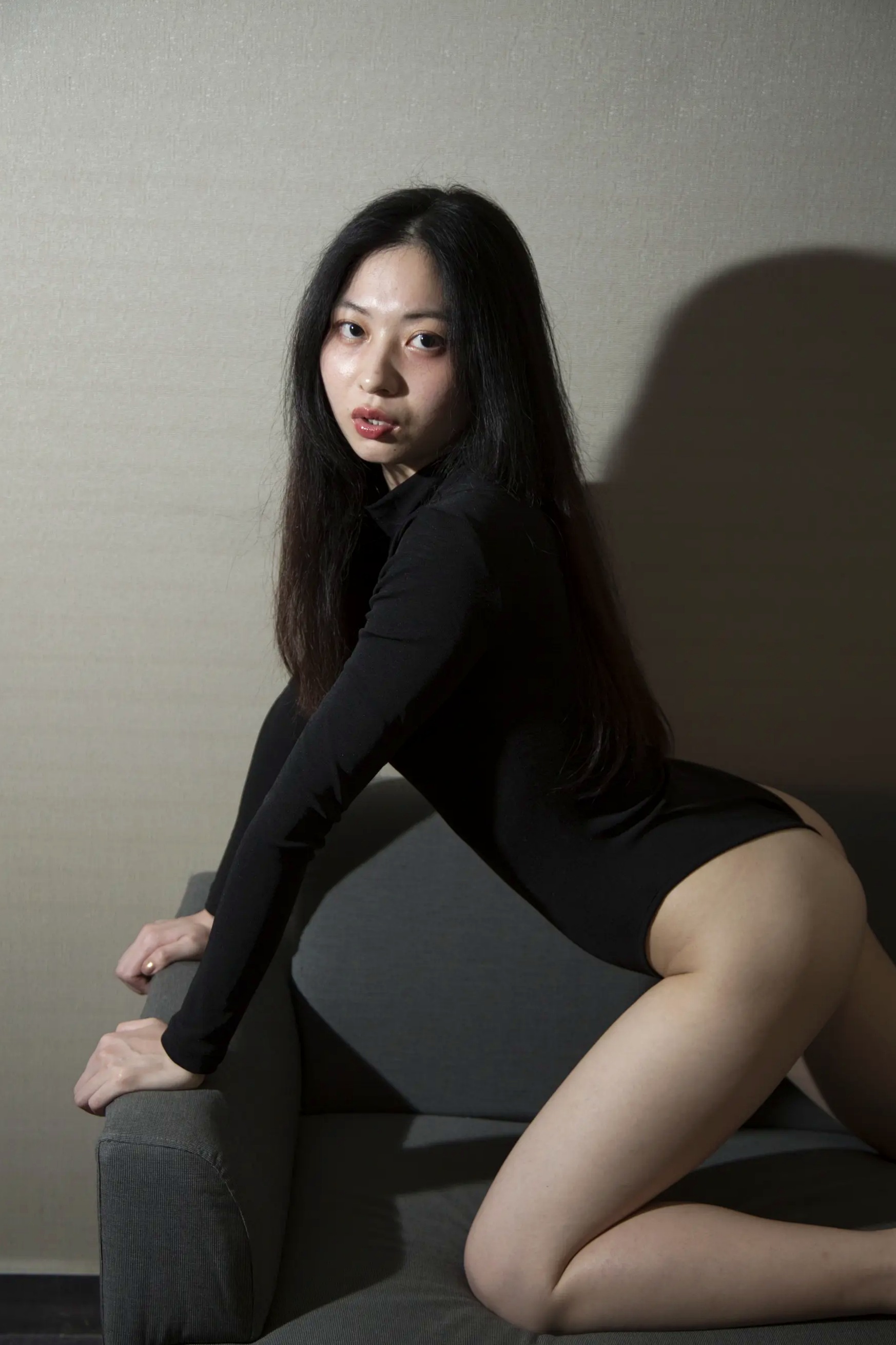 黑色高叉泳装 [118P] - 室内沙发私房诱惑写真