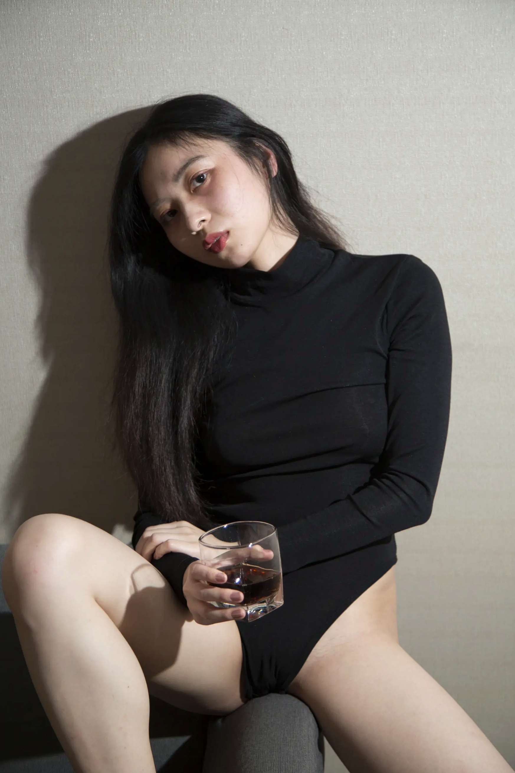 黑色高叉泳装 [118P] - 室内沙发私房诱惑写真