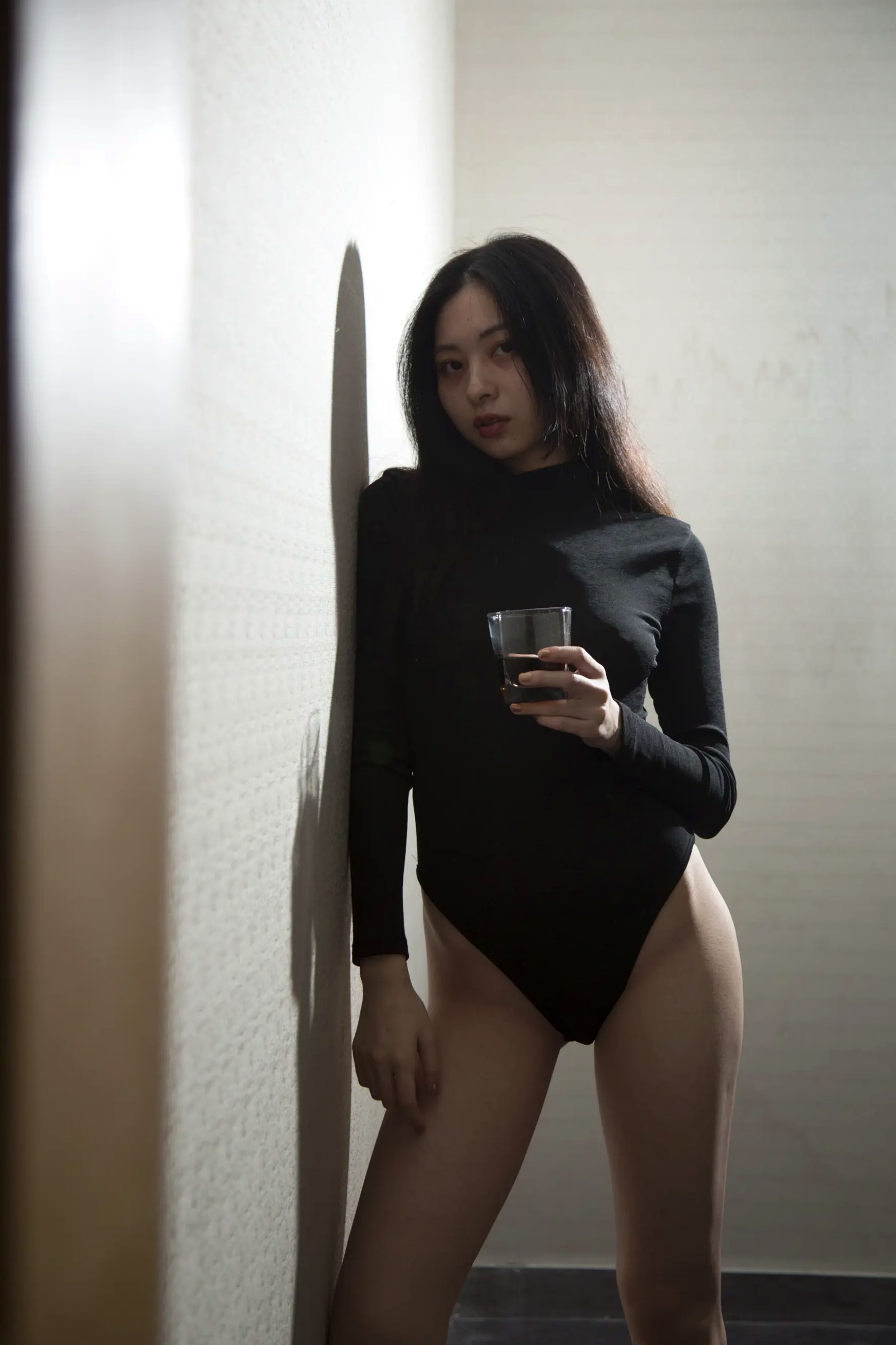 黑色高叉泳装 [118P] - 室内沙发私房诱惑写真