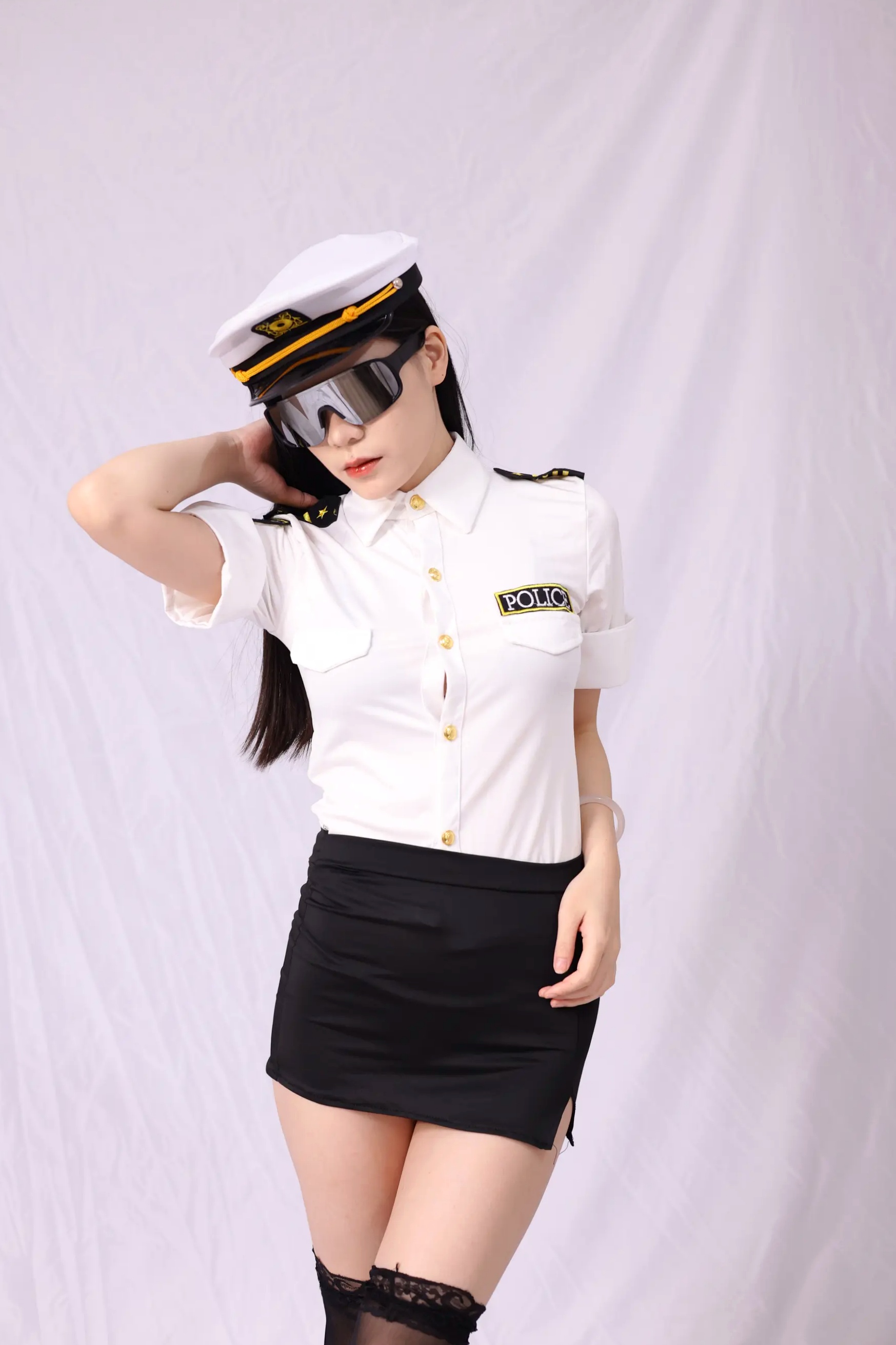 [YITUYU] 2026.04.29 女警官制服诱惑冷艳黑丝私房照