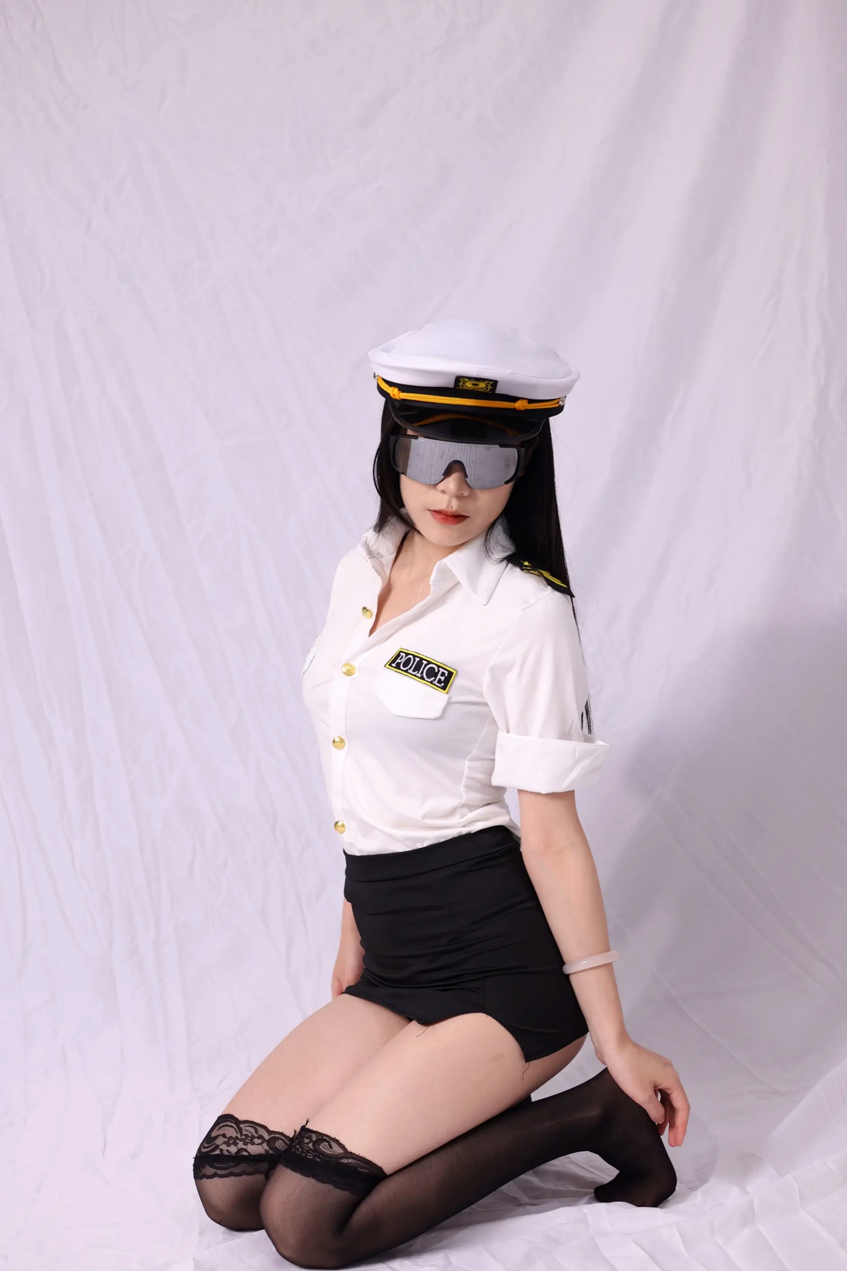 [YITUYU] 2026.04.29 女警官制服诱惑冷艳黑丝私房照