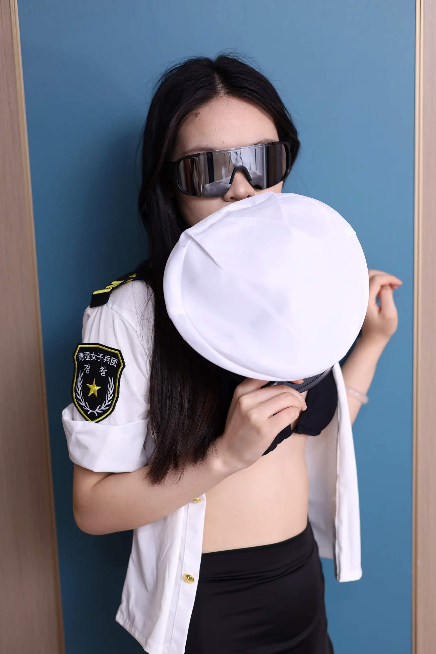 [YITUYU] 2026.04.29 女警官制服诱惑冷艳黑丝私房照