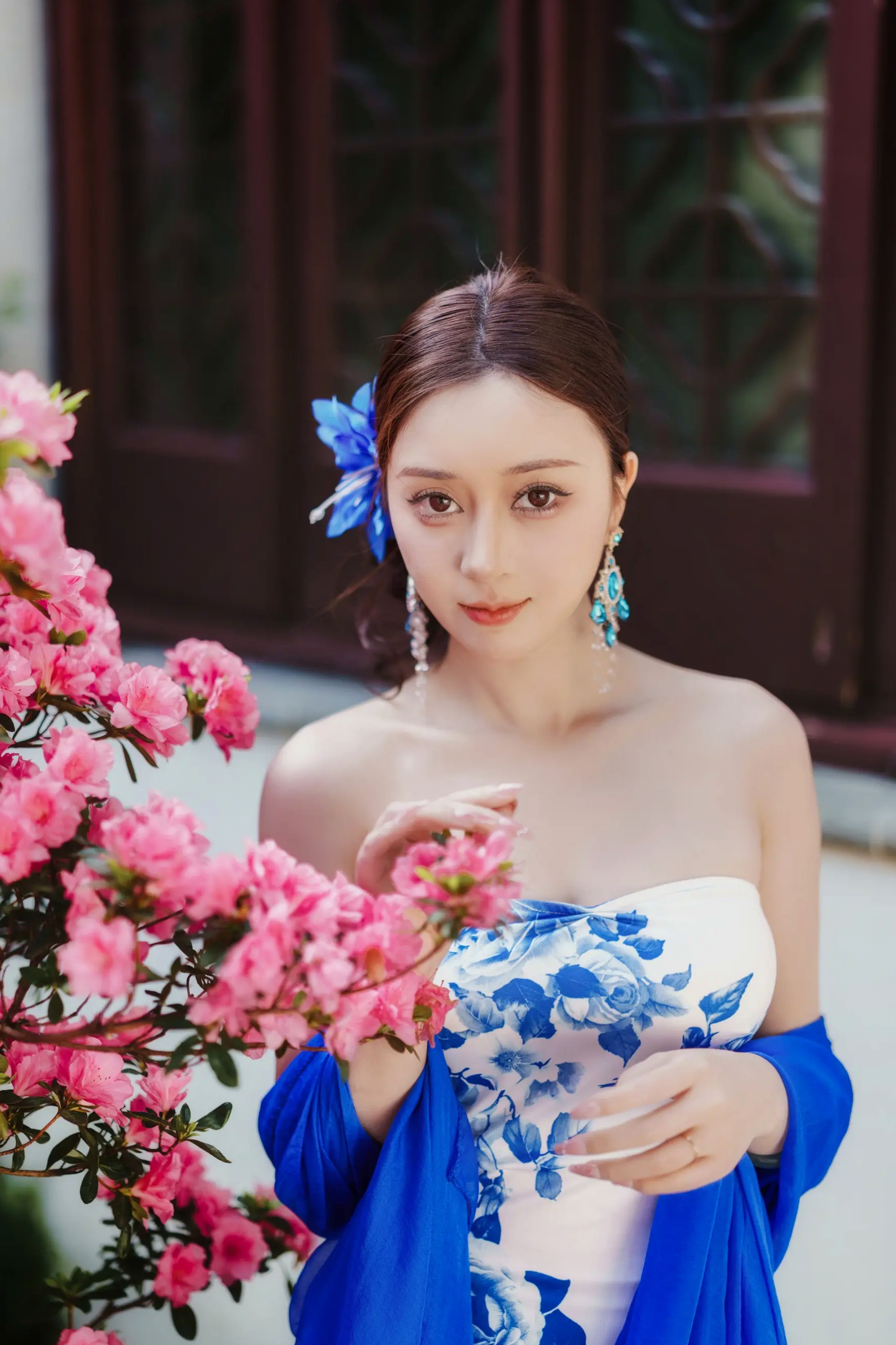 [YITUYU] 2026.05.05 青花瓷 邓邓 古典旗袍美女曼妙身姿写真 [19P]