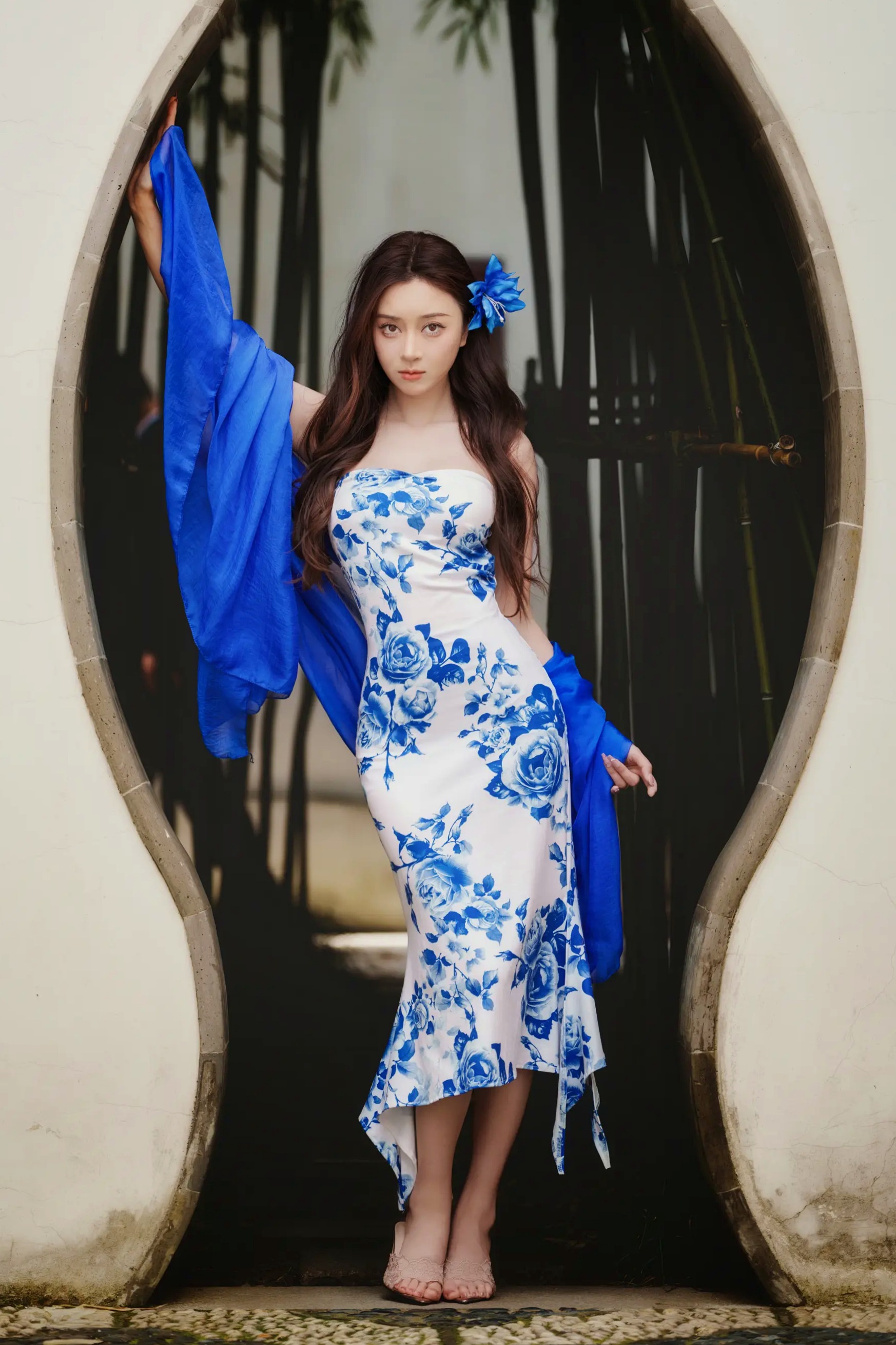 [YITUYU] 2026.05.05 青花瓷 邓邓 古典旗袍美女曼妙身姿写真 [19P]