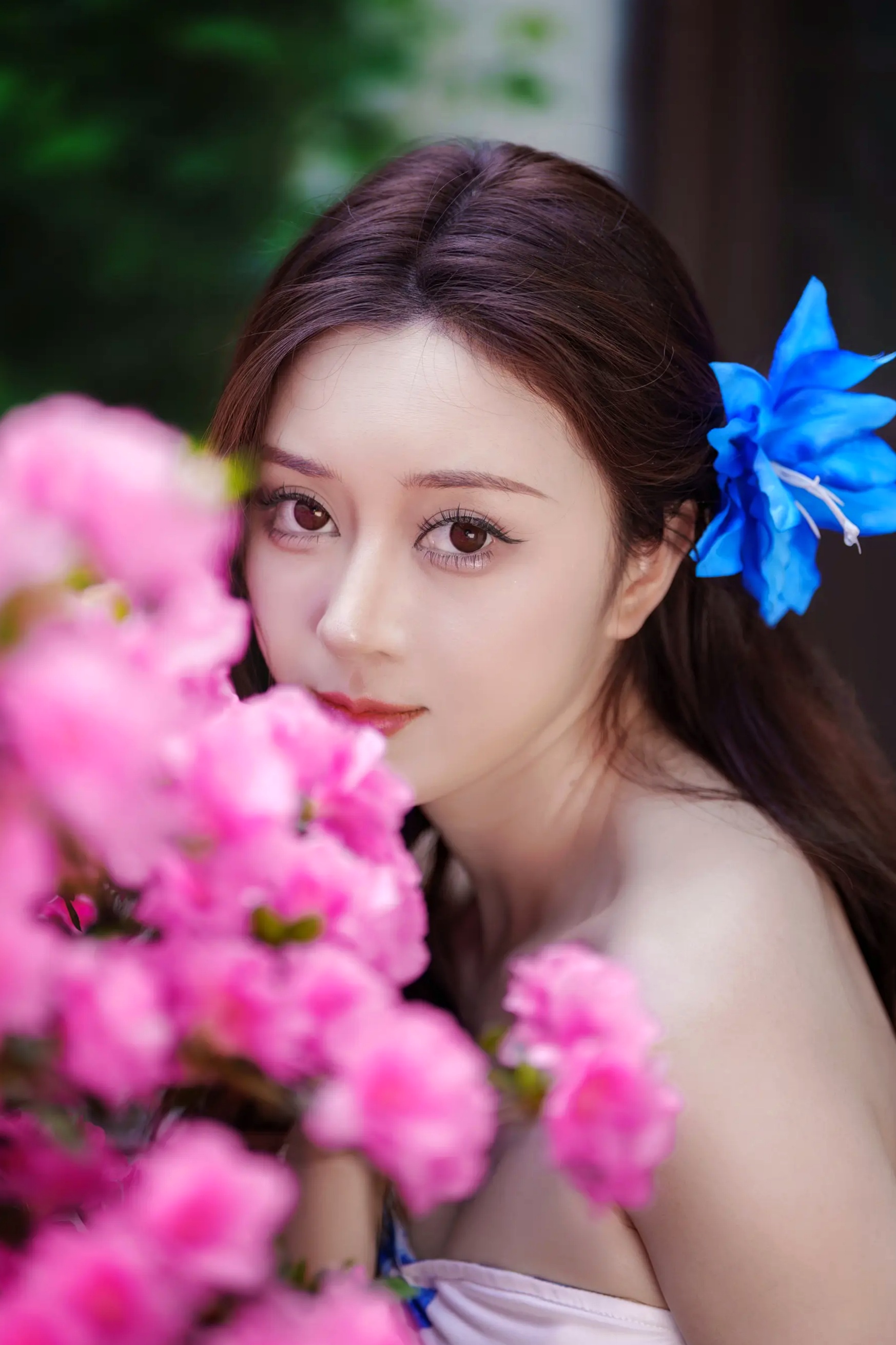[YITUYU] 2026.05.05 青花瓷 邓邓 古典旗袍美女曼妙身姿写真 [19P]