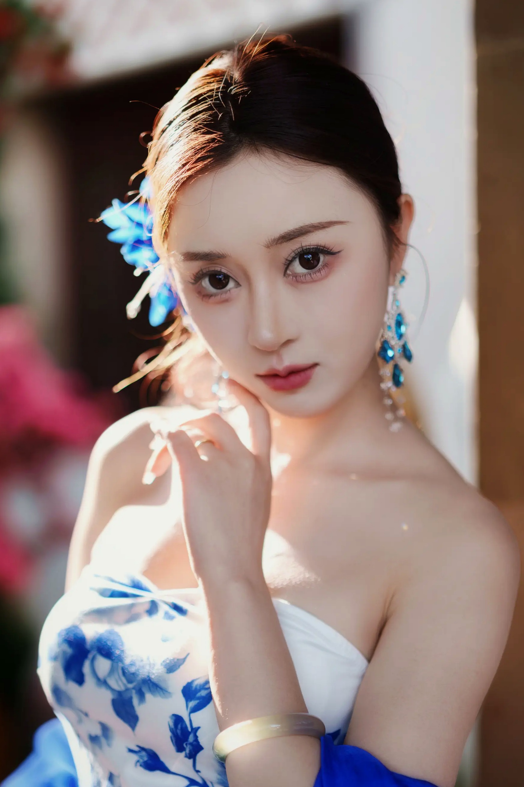[YITUYU] 2026.05.05 青花瓷 邓邓 古典旗袍美女曼妙身姿写真 [19P]