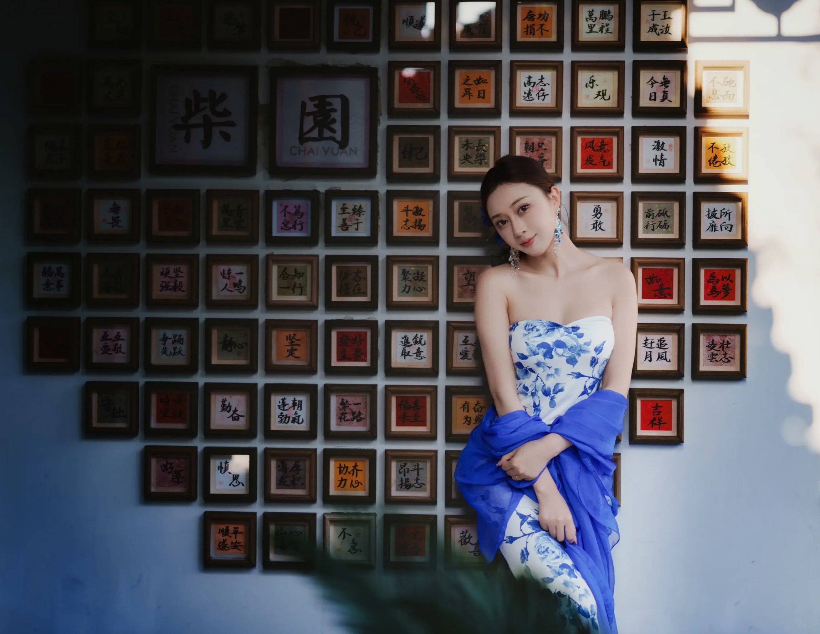 [YITUYU] 2026.05.05 青花瓷 邓邓 古典旗袍美女曼妙身姿写真 [19P]