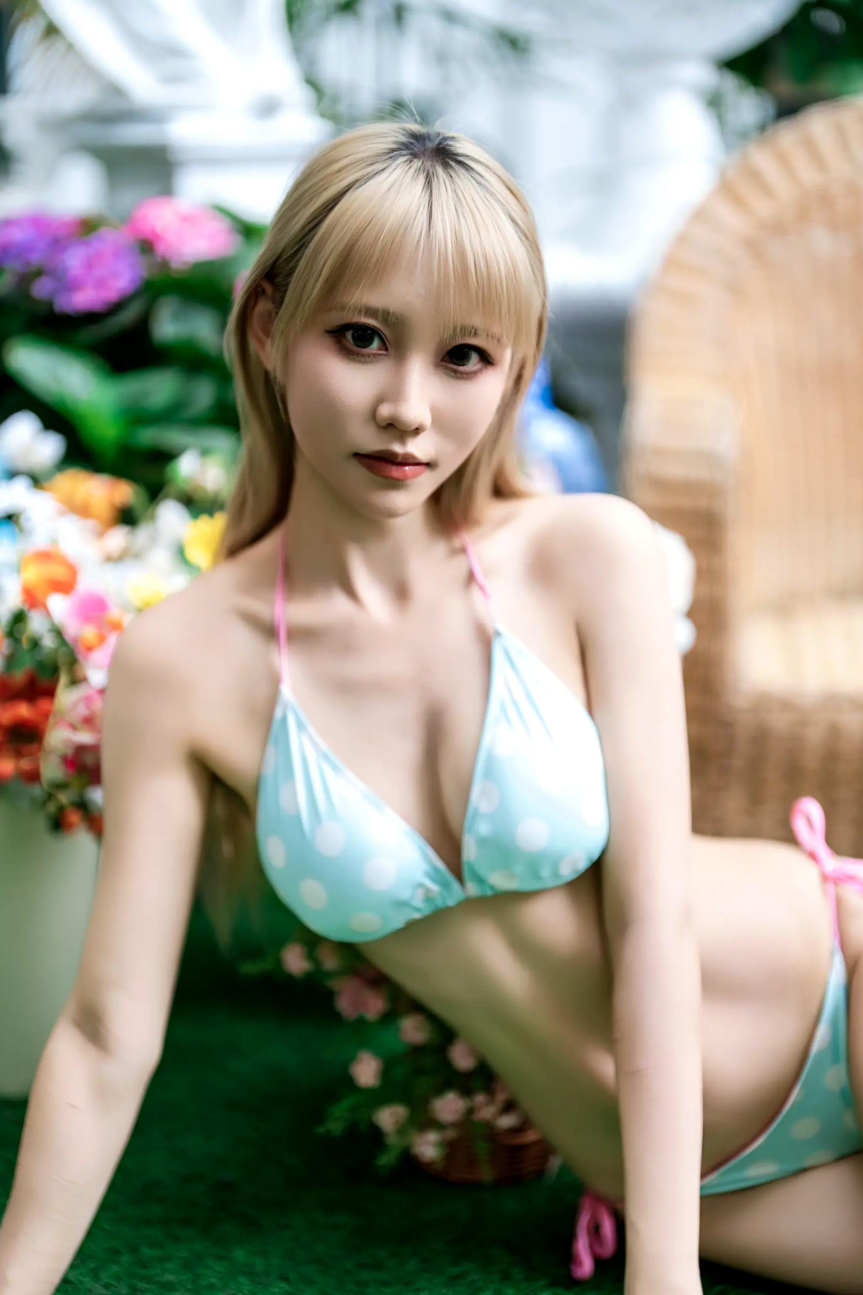 [YITUYU] 2026.04.29 花海比基尼 蓝莓 户外清纯美女波点比基尼私房写真 [20P]