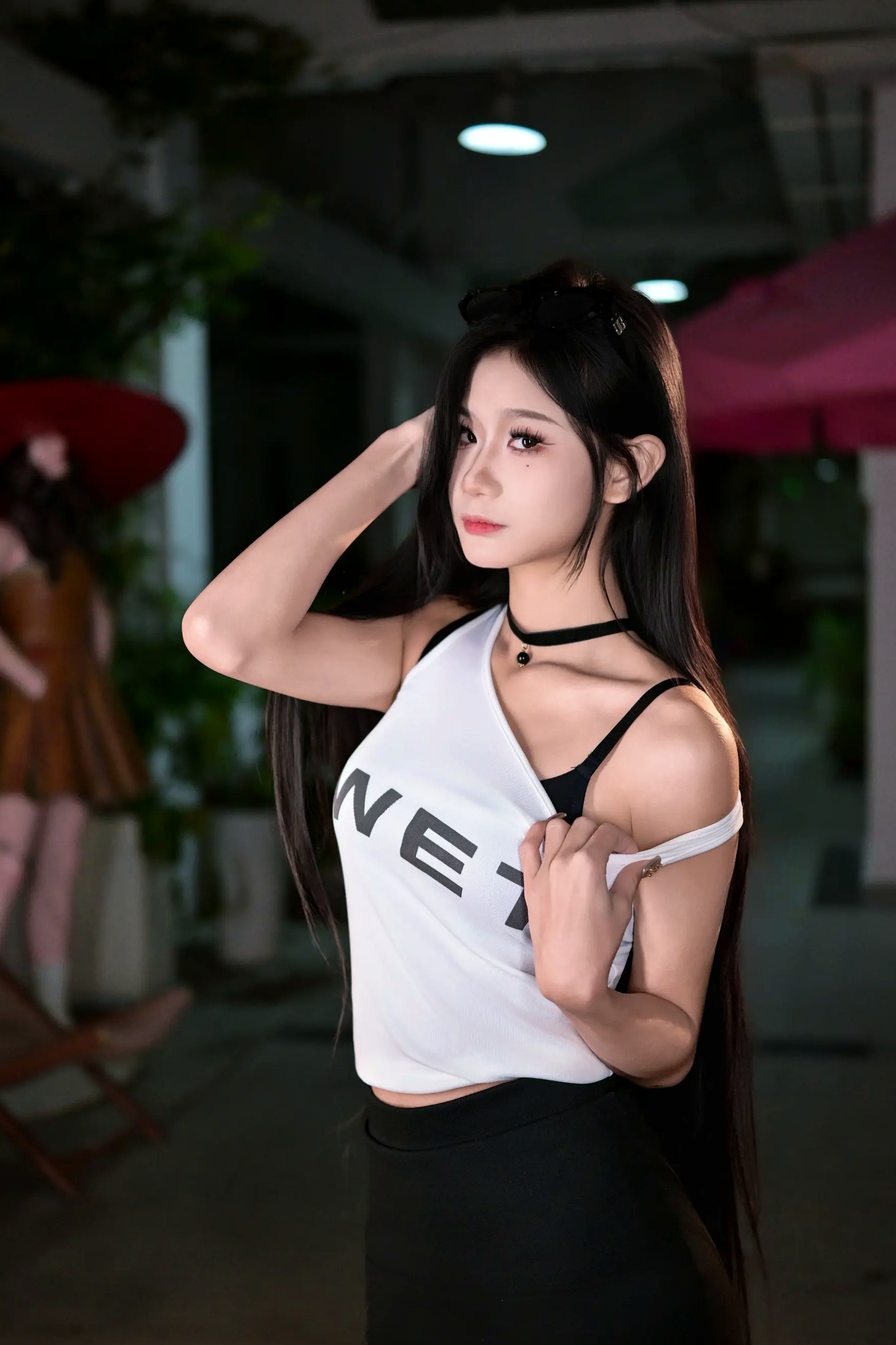 [YITUYU] 2026.04.27 时尚街拍 清醒不清醒 [25P] 黑丝美腿性感御姐夜景私房