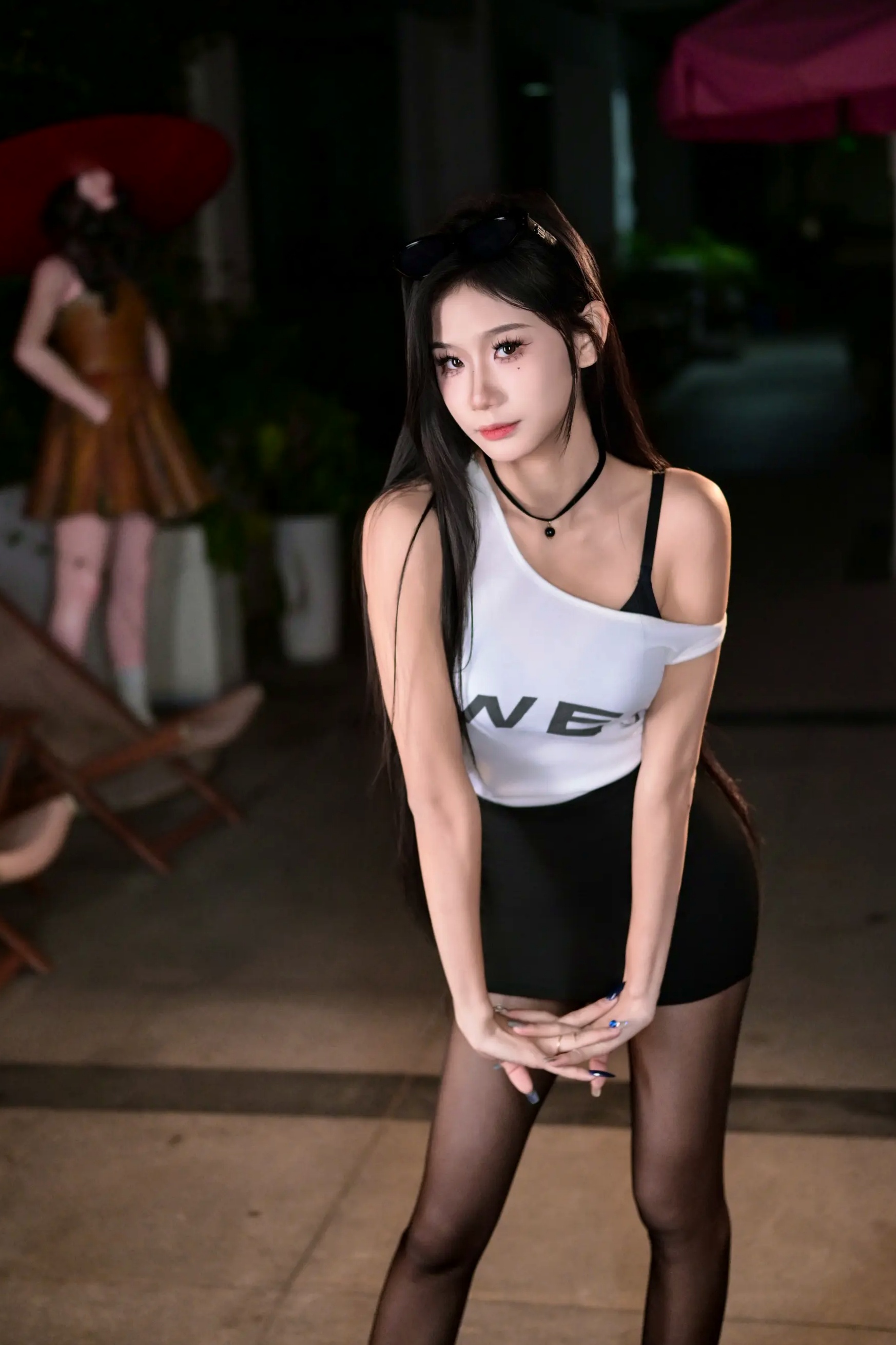 [YITUYU] 2026.04.27 时尚街拍 清醒不清醒 [25P] 黑丝美腿性感御姐夜景私房