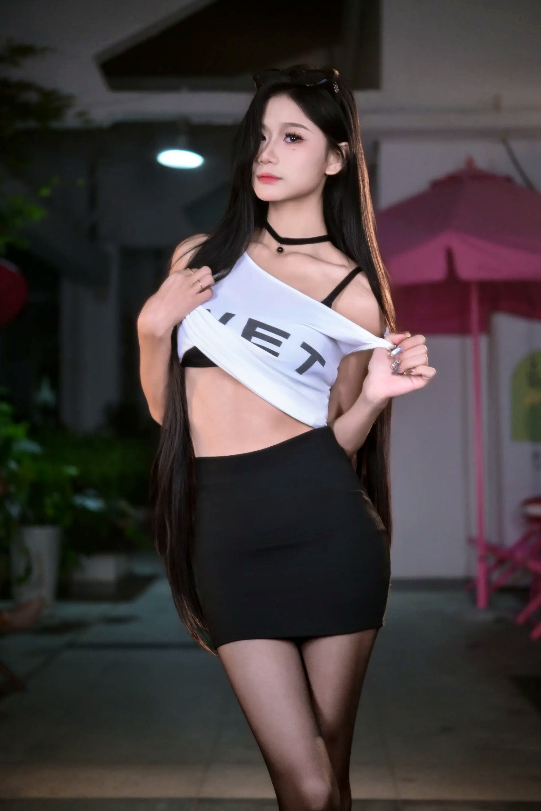 [YITUYU] 2026.04.27 时尚街拍 清醒不清醒 [25P] 黑丝美腿性感御姐夜景私房