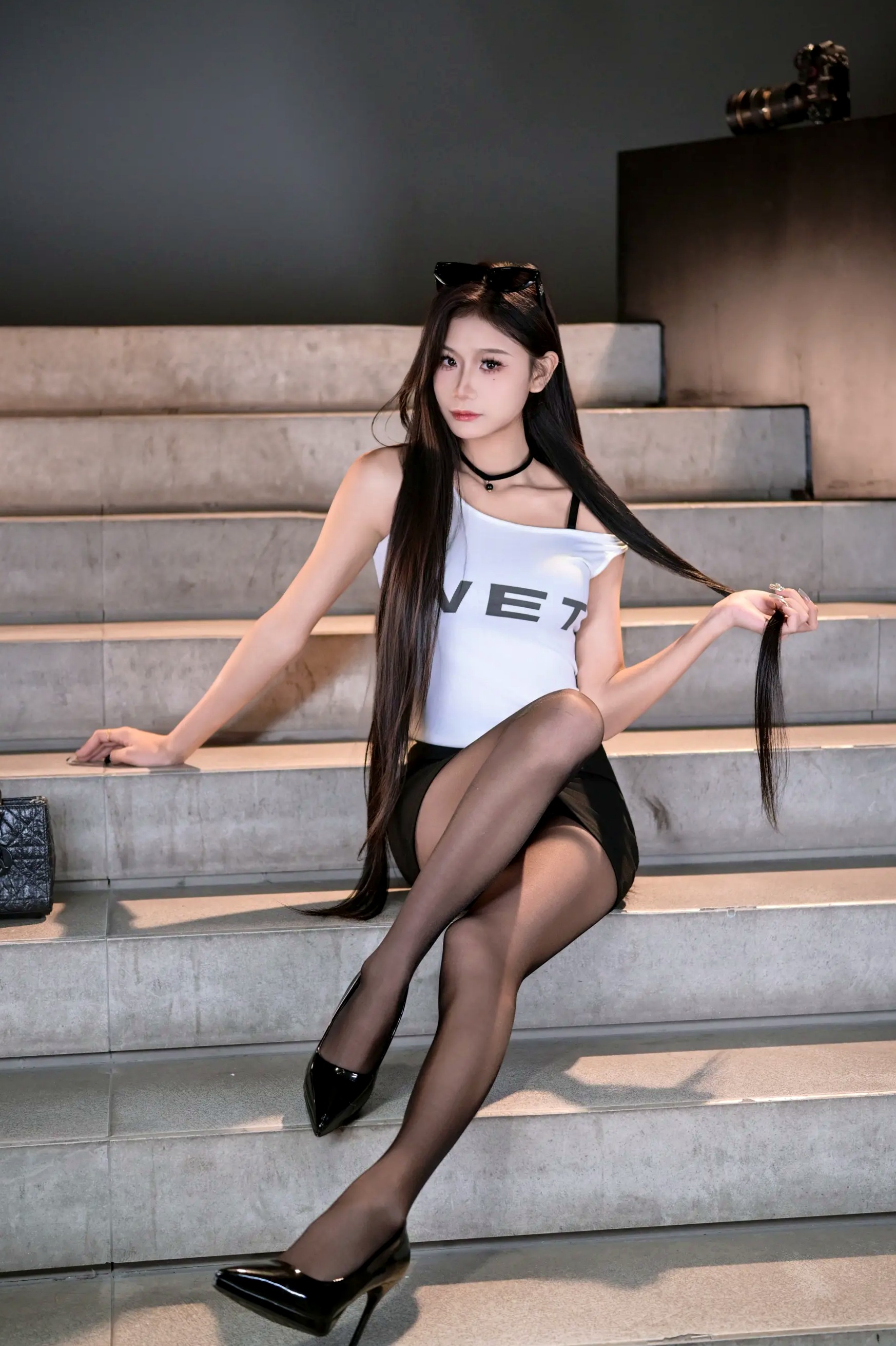 [YITUYU] 2026.04.27 时尚街拍 清醒不清醒 [25P] 黑丝美腿性感御姐夜景私房