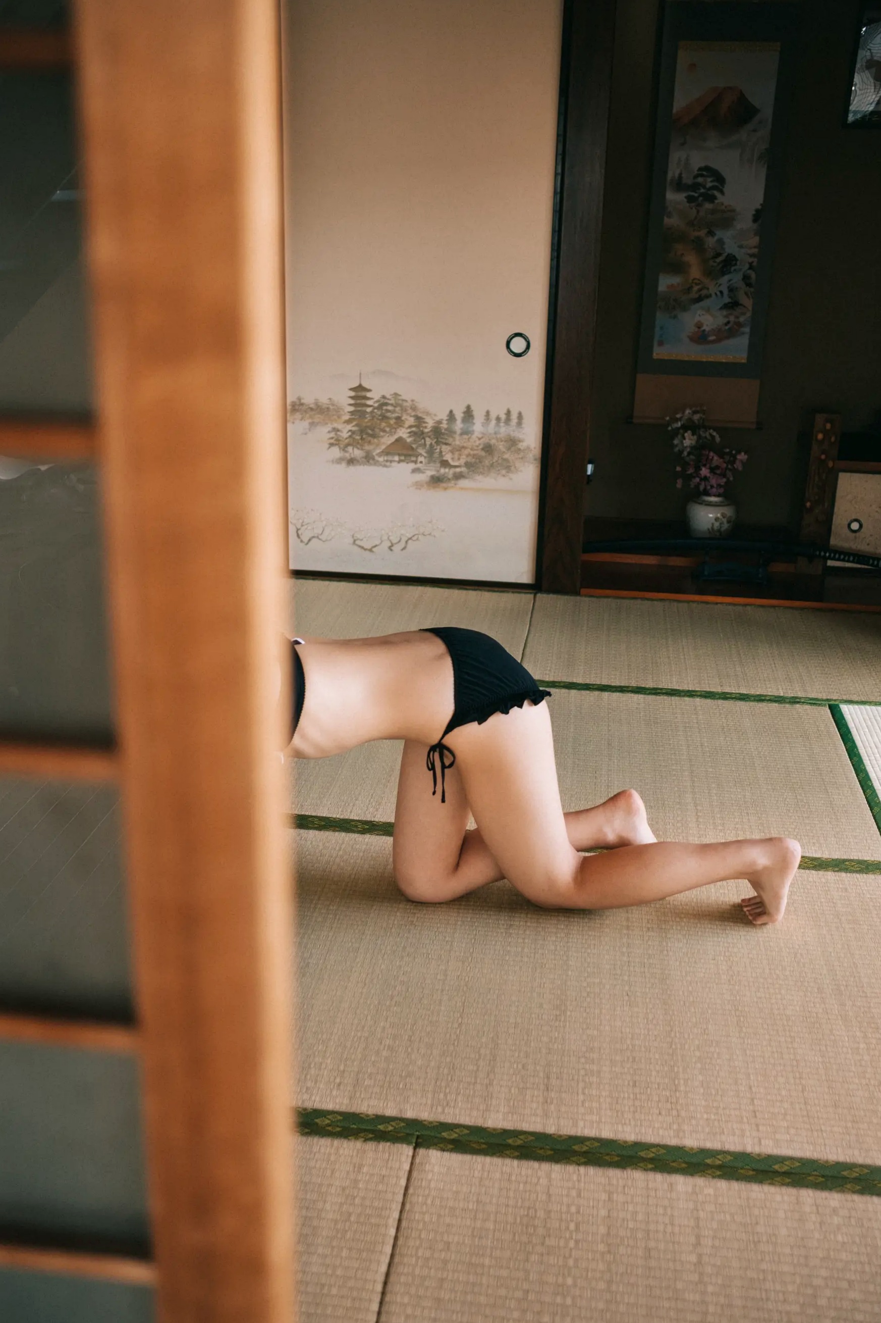 MEI - Vol.1 [82P] 日系冷艳美女私房写真，厨房与卧室美腿诱惑