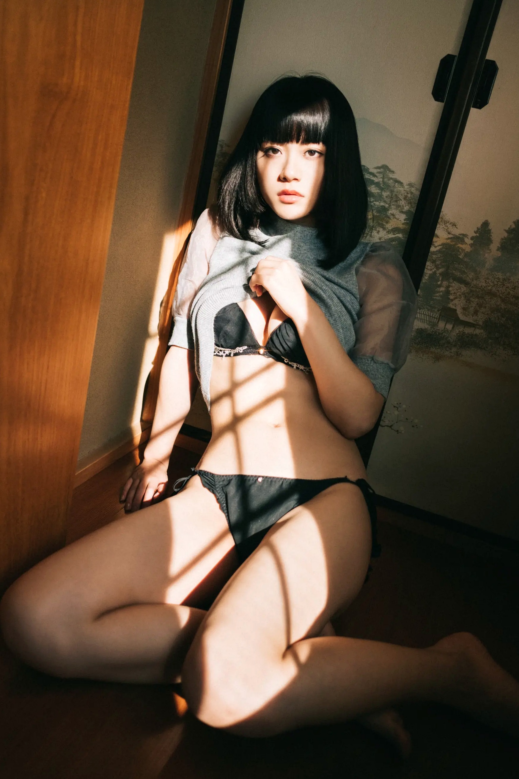 MEI - Vol.1 [82P] 日系冷艳美女私房写真，厨房与卧室美腿诱惑