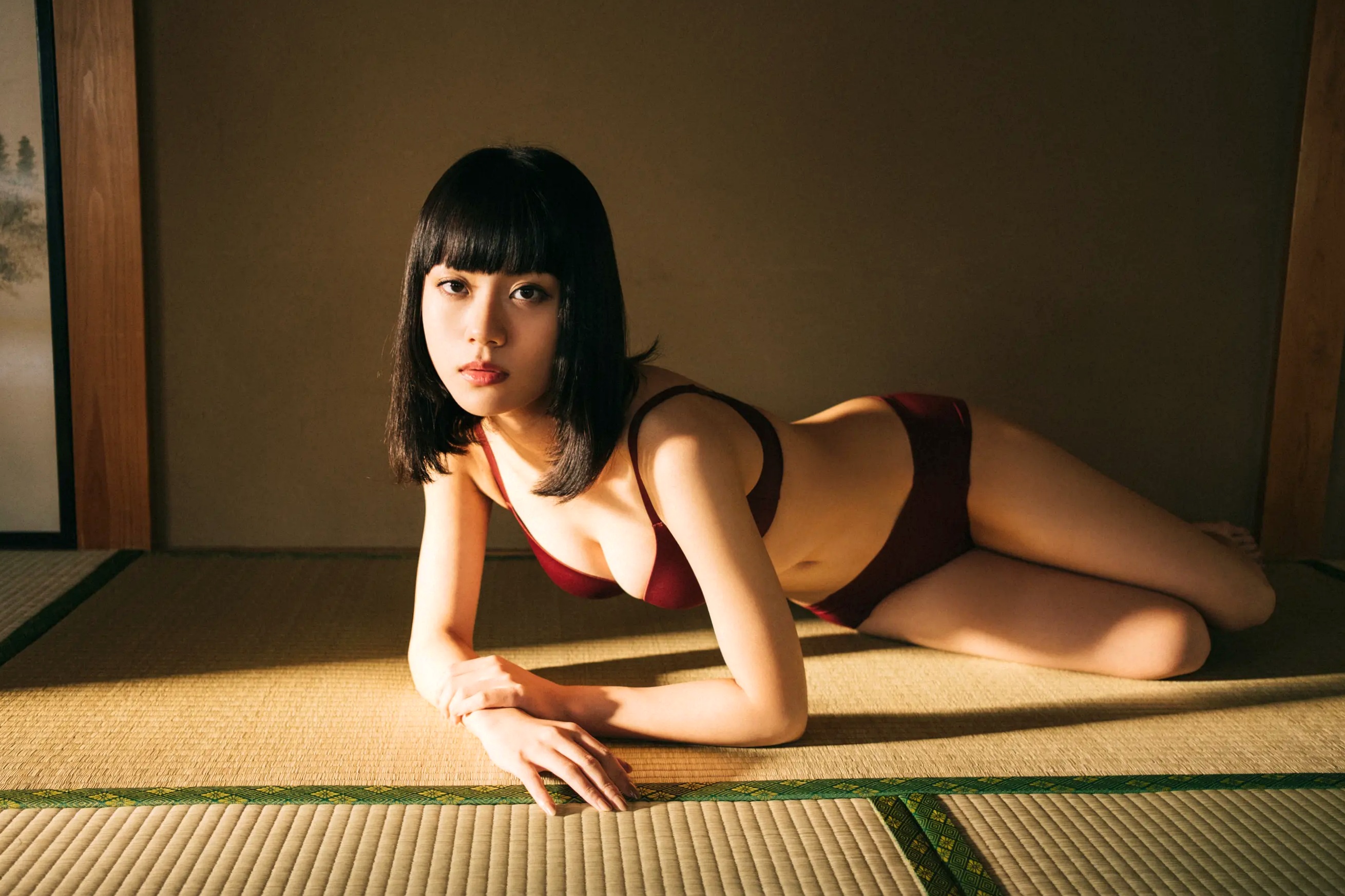 MEI - Vol.1 [82P] 日系冷艳美女私房写真，厨房与卧室美腿诱惑