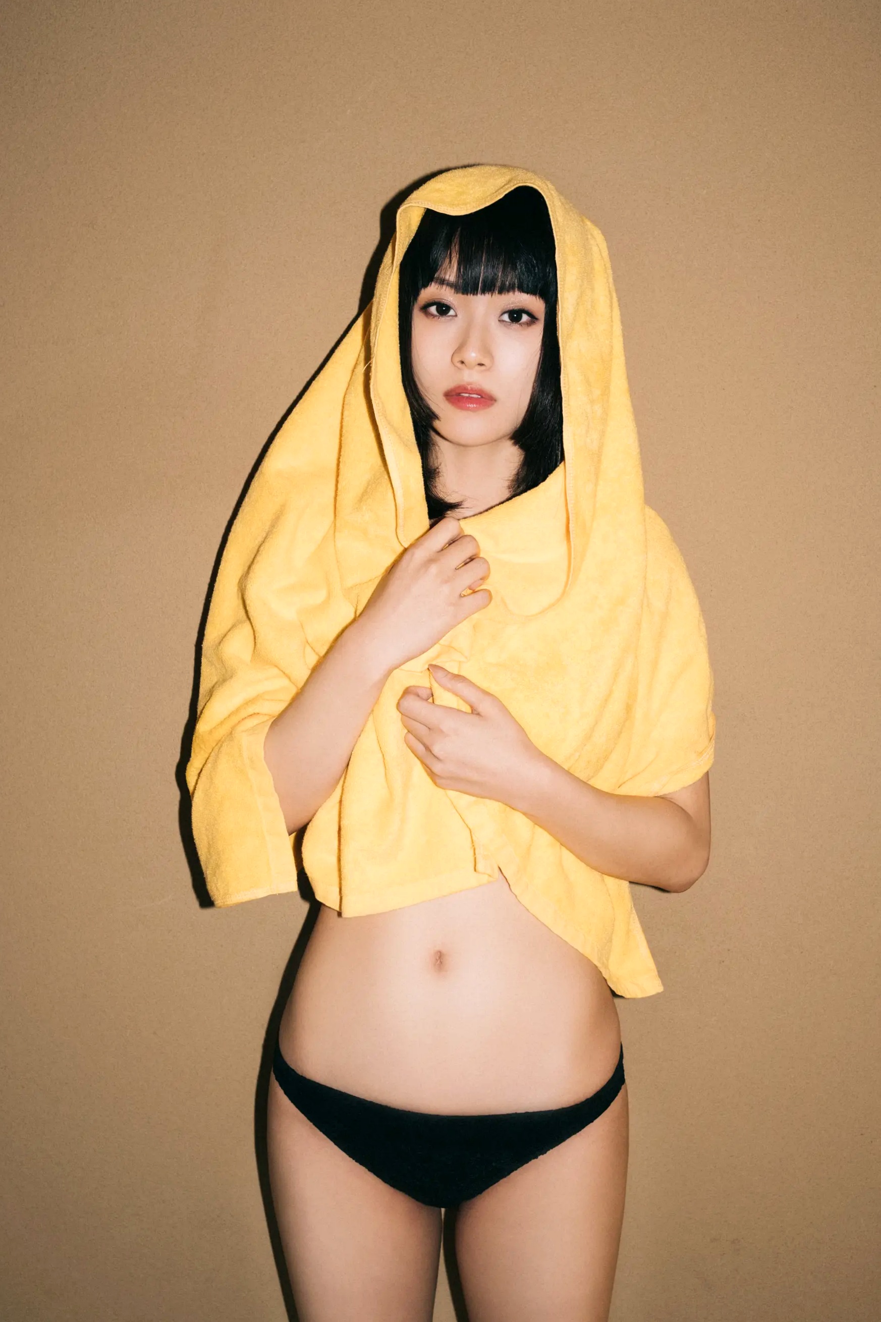 MEI - Vol.1 [82P] 日系冷艳美女私房写真，厨房与卧室美腿诱惑