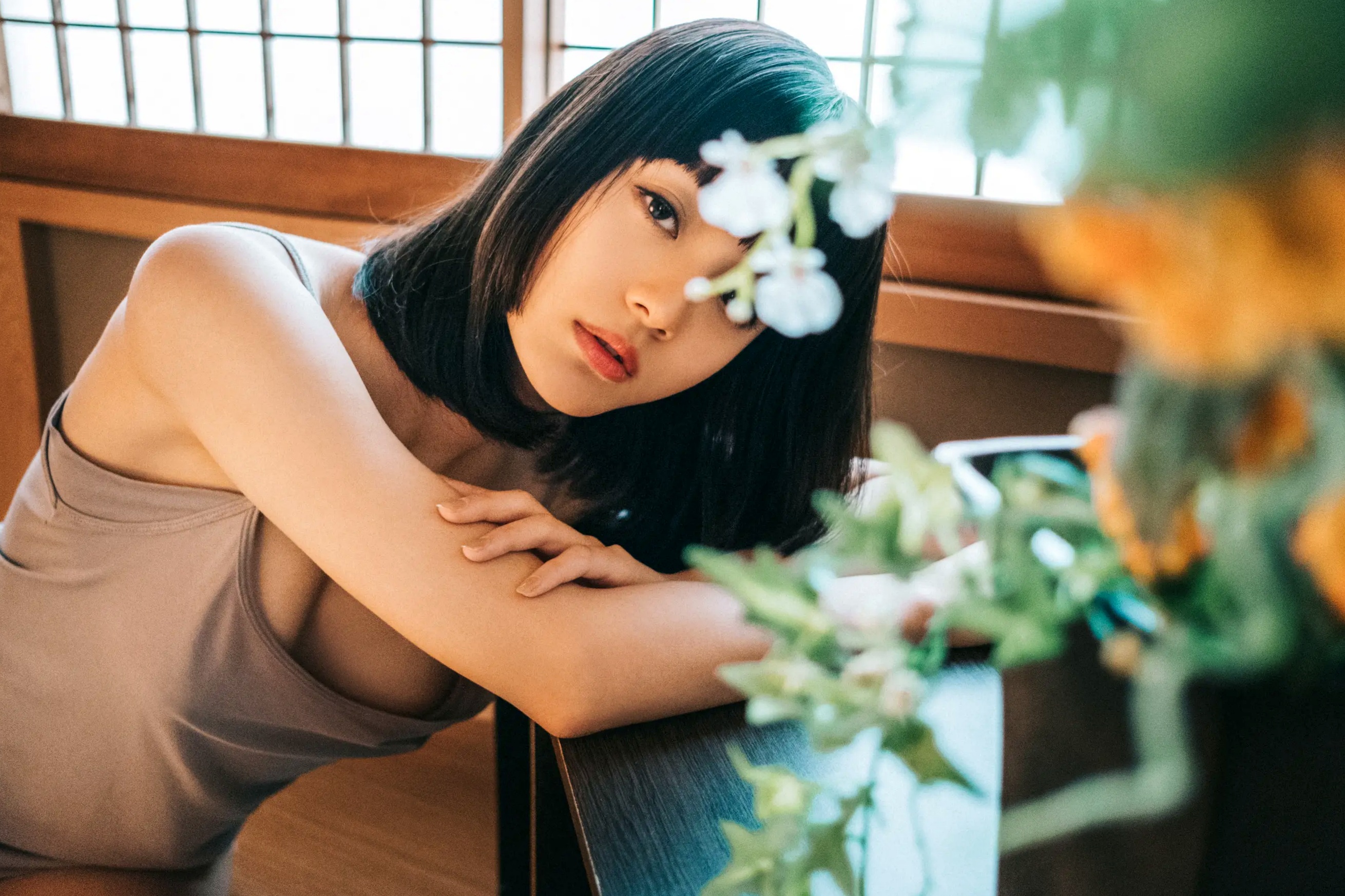 MEI - Vol.1 [82P] 日系冷艳美女私房写真，厨房与卧室美腿诱惑