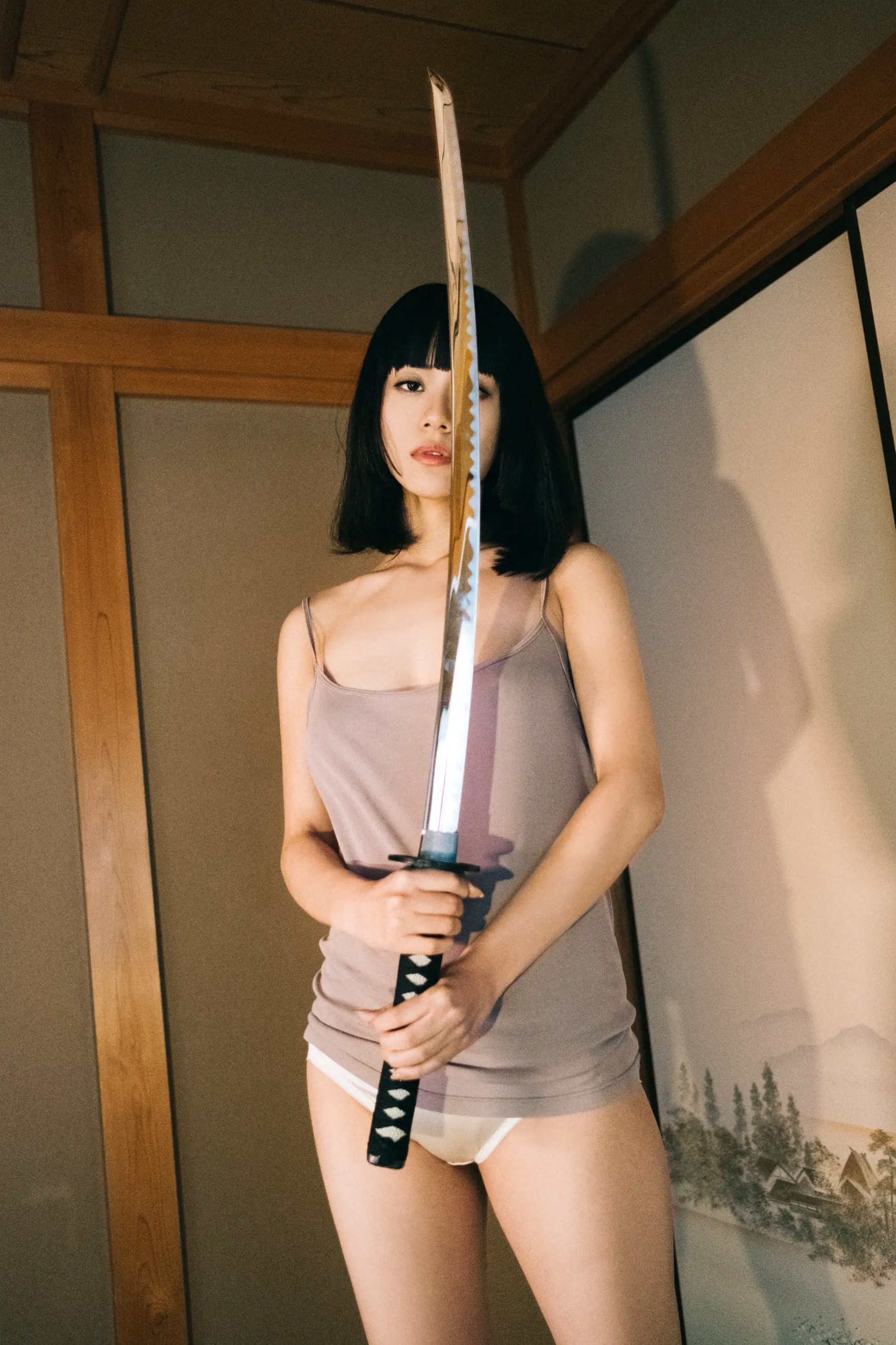 MEI - Vol.1 [82P] 日系冷艳美女私房写真，厨房与卧室美腿诱惑