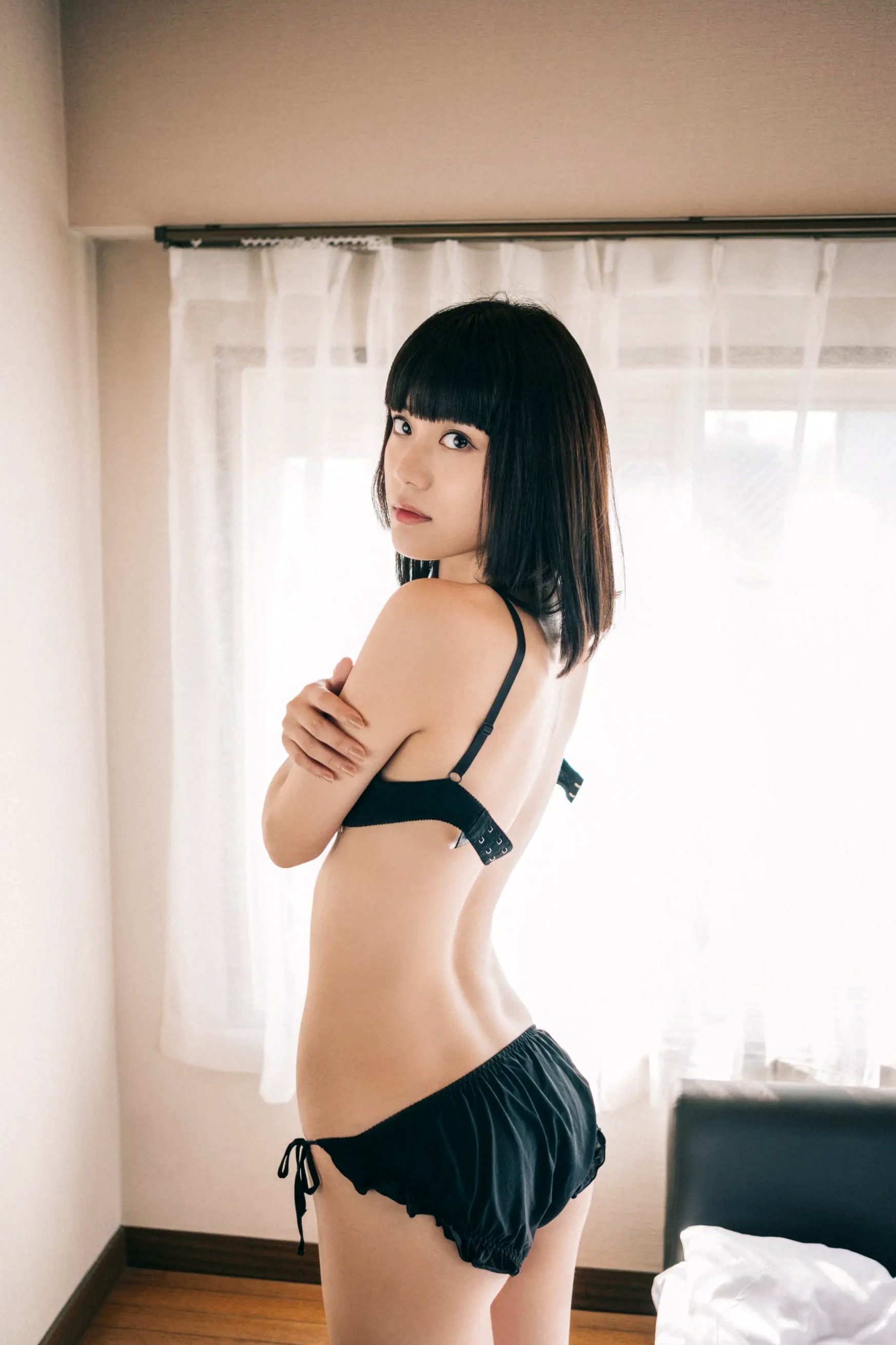MEI - Vol.1 [82P] 日系冷艳美女私房写真，厨房与卧室美腿诱惑