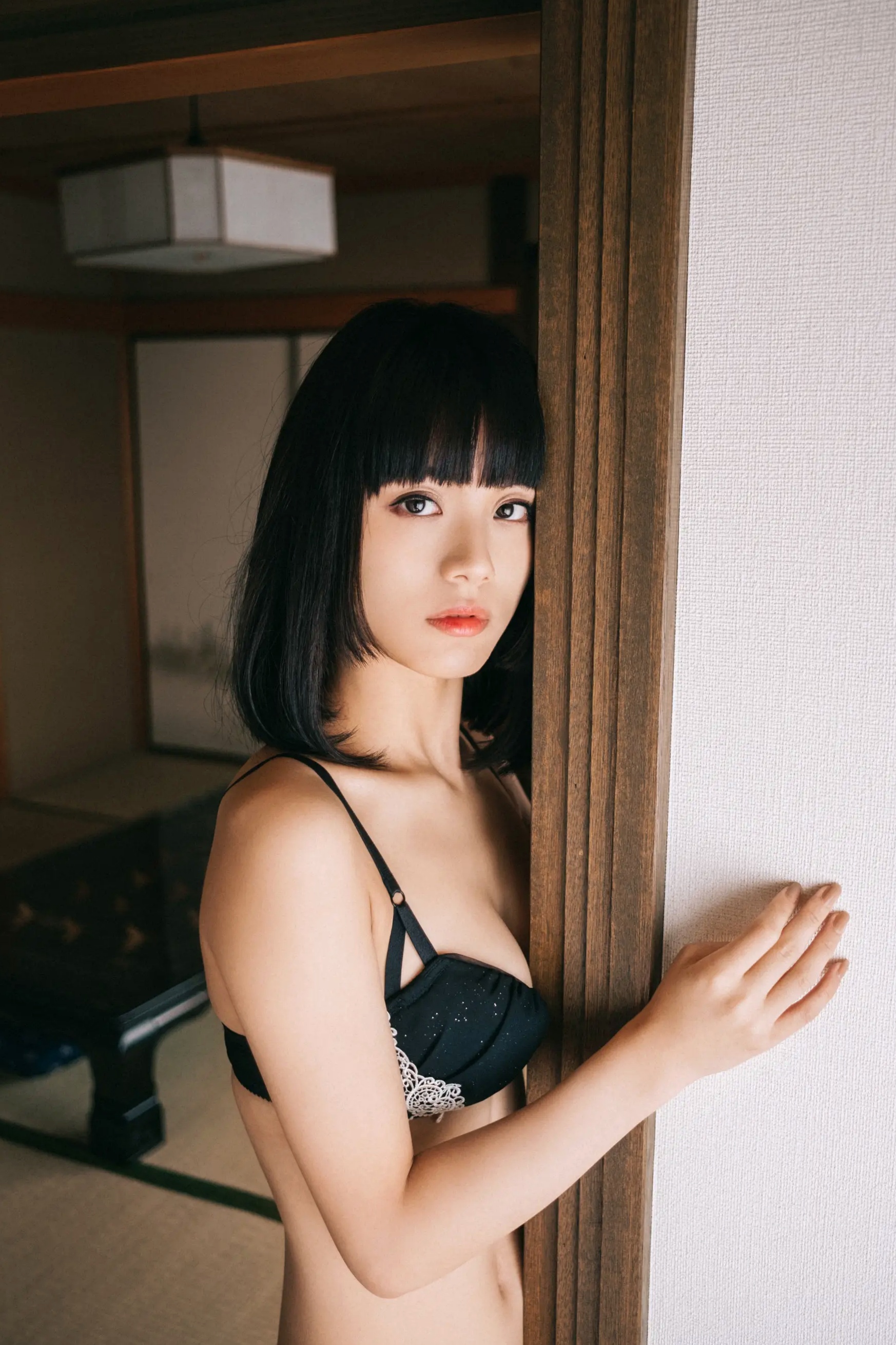MEI - Vol.1 [82P] 日系冷艳美女私房写真，厨房与卧室美腿诱惑