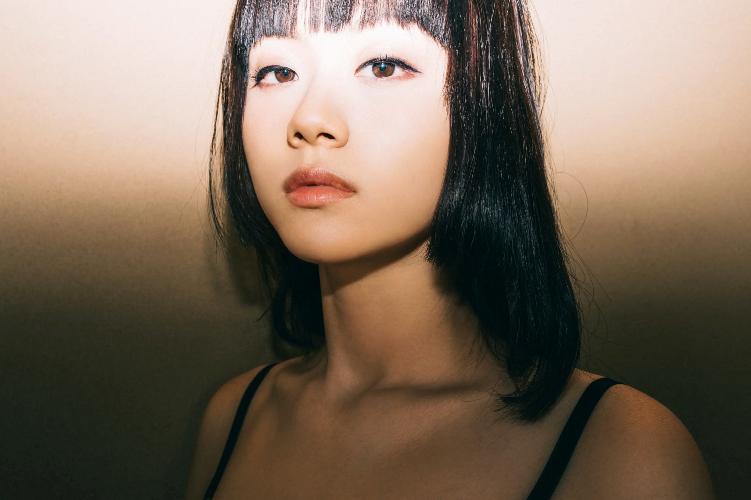 MEI - Vol.1 [82P] 日系冷艳美女私房写真，厨房与卧室美腿诱惑