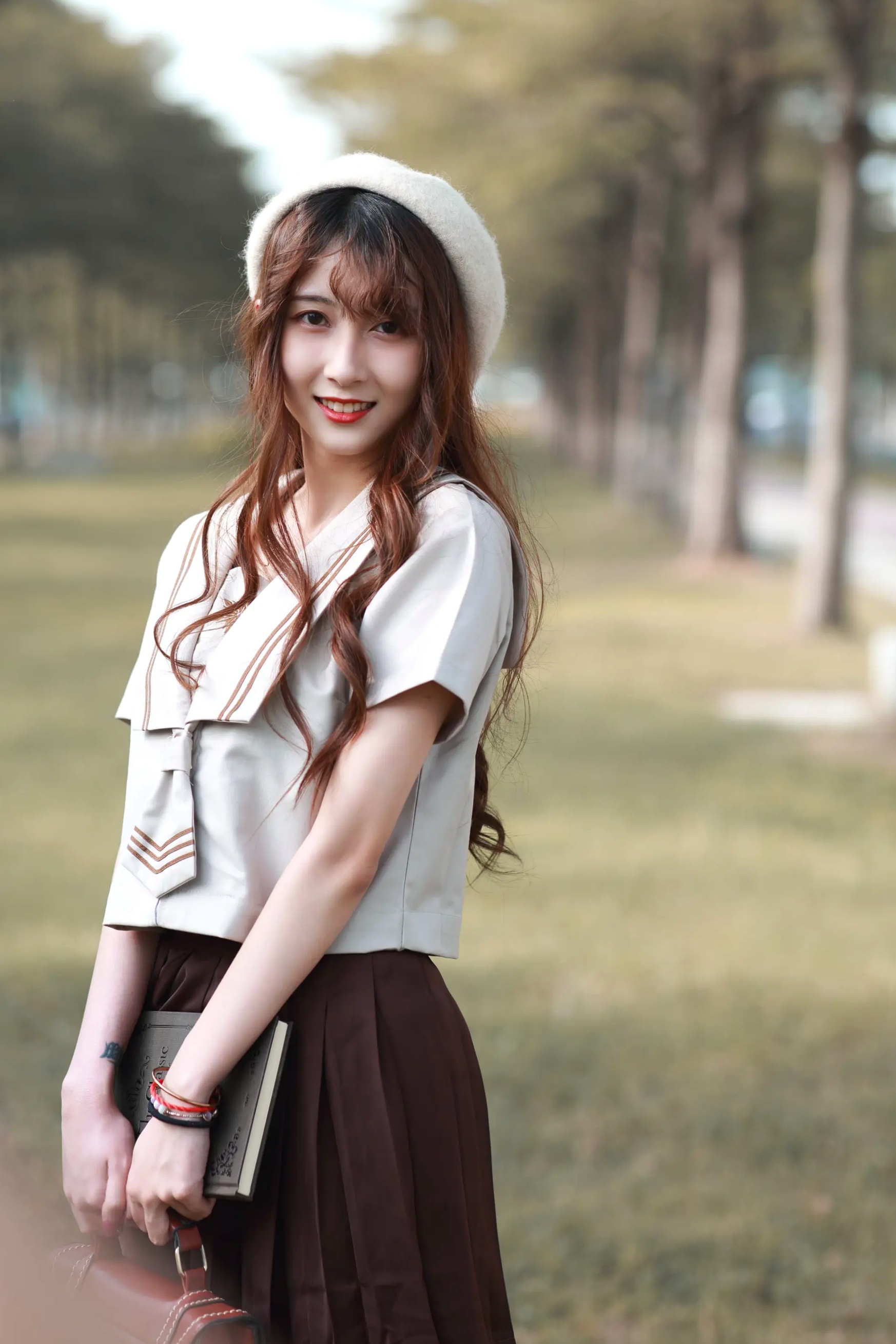 [YITUYU] 2022.04.02 时光漫步 美玲 户外文艺校服清纯治愈系写真 [42P]