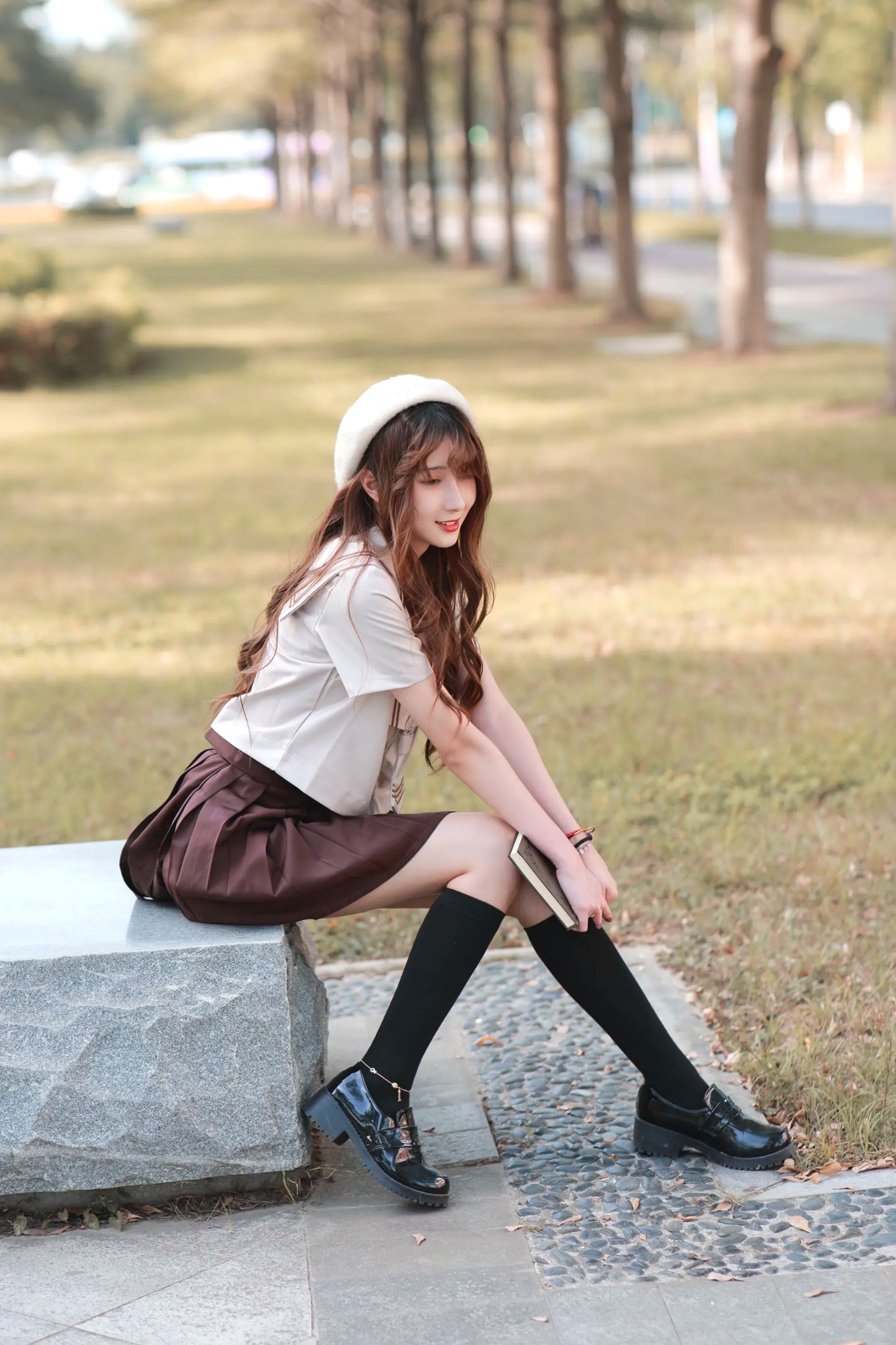 [YITUYU] 2022.04.02 时光漫步 美玲 户外文艺校服清纯治愈系写真 [42P]