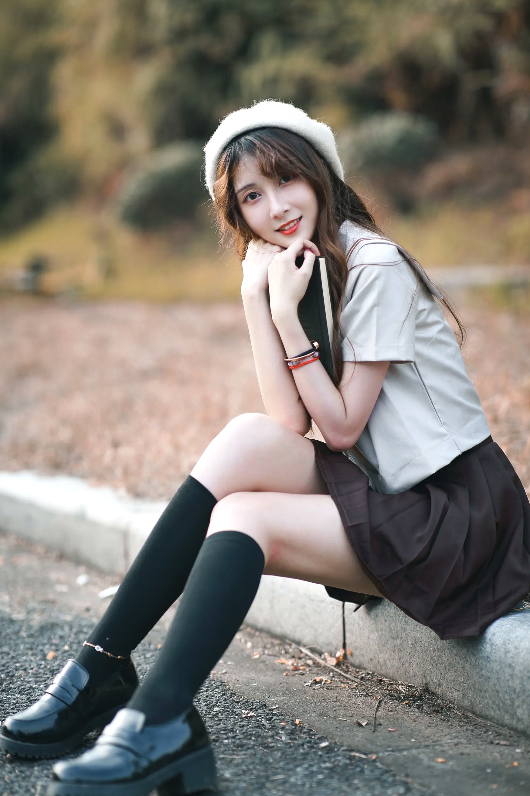 [YITUYU] 2022.04.02 时光漫步 美玲 户外文艺校服清纯治愈系写真 [42P]