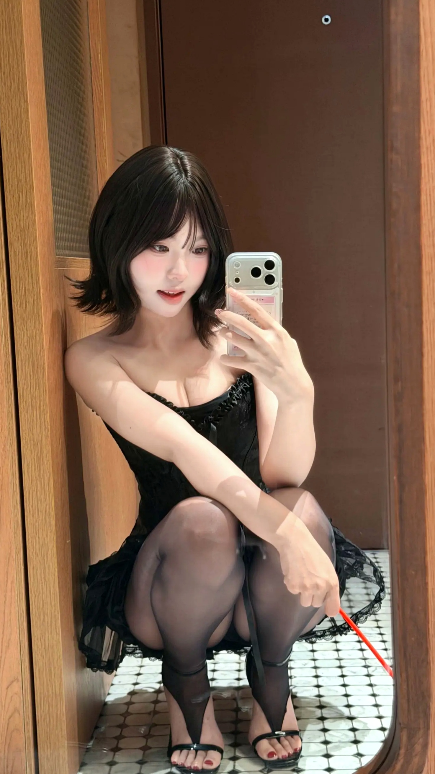 真宝 - 万圣夜小恶魔角色扮演性感黑丝诱惑私房写真 [100P]