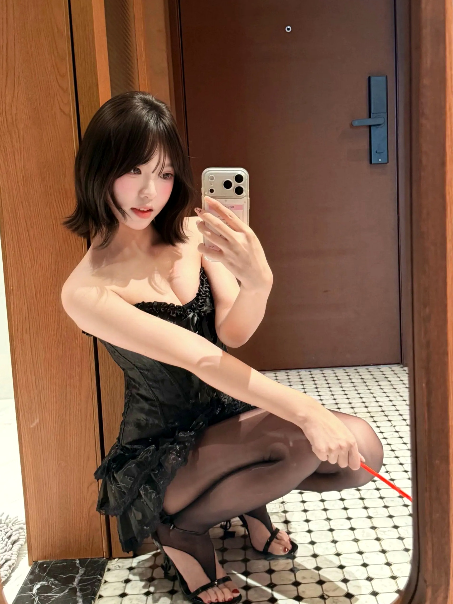 真宝 - 万圣夜小恶魔角色扮演性感黑丝诱惑私房写真 [100P]