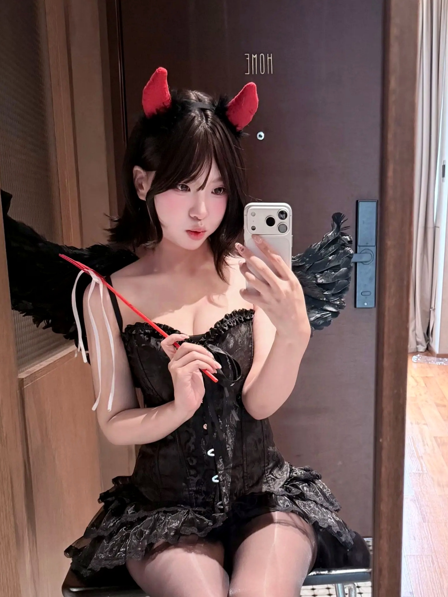 真宝 - 万圣夜小恶魔角色扮演性感黑丝诱惑私房写真 [100P]