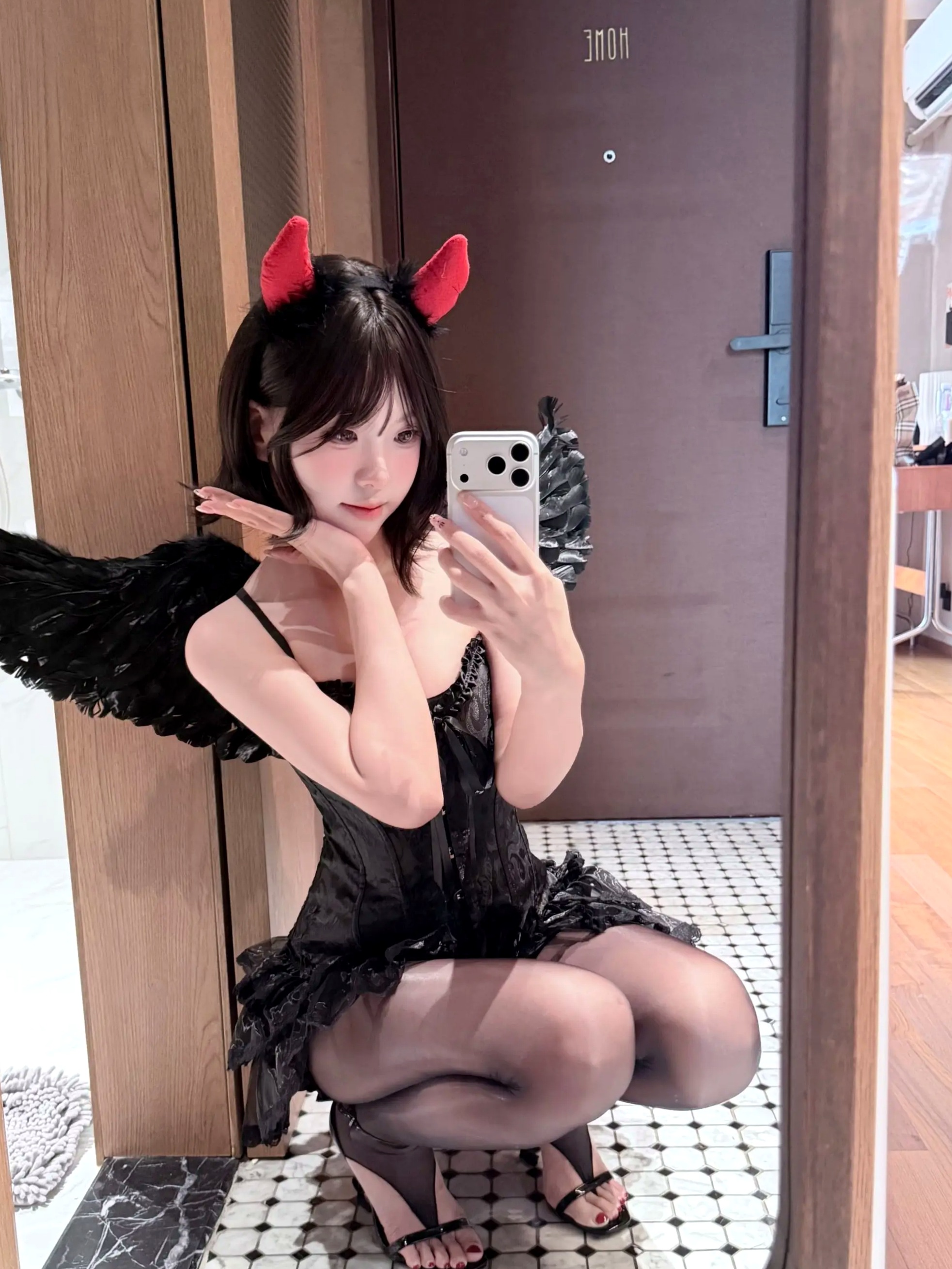 真宝 - 万圣夜小恶魔角色扮演性感黑丝诱惑私房写真 [100P]