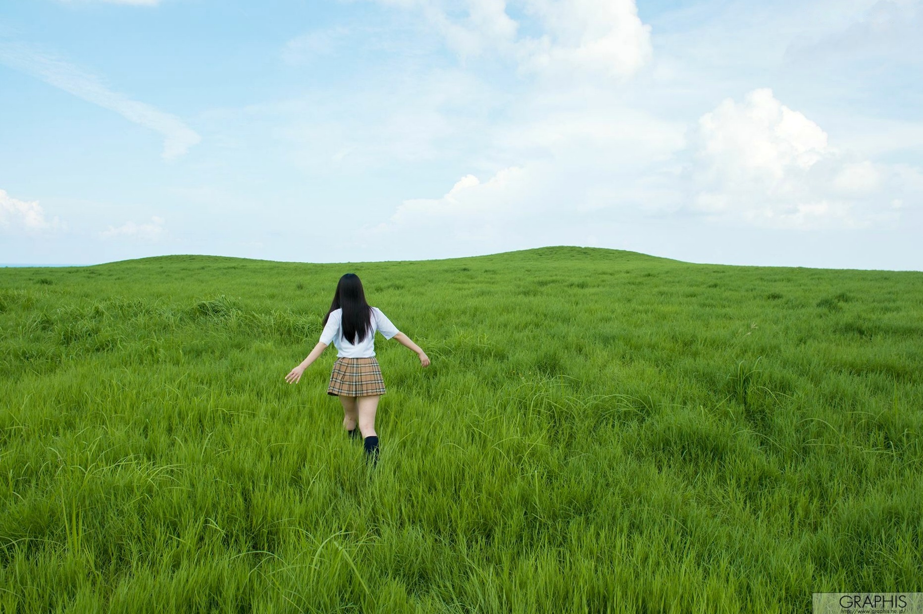 Gallery - 梦乃爱华 Graphis 户外林间与沙滩比基尼性感私房写真日本性感比基尼童颜巨乳白嫩 梦乃爱华女神私房照_秀色女神 - image 3