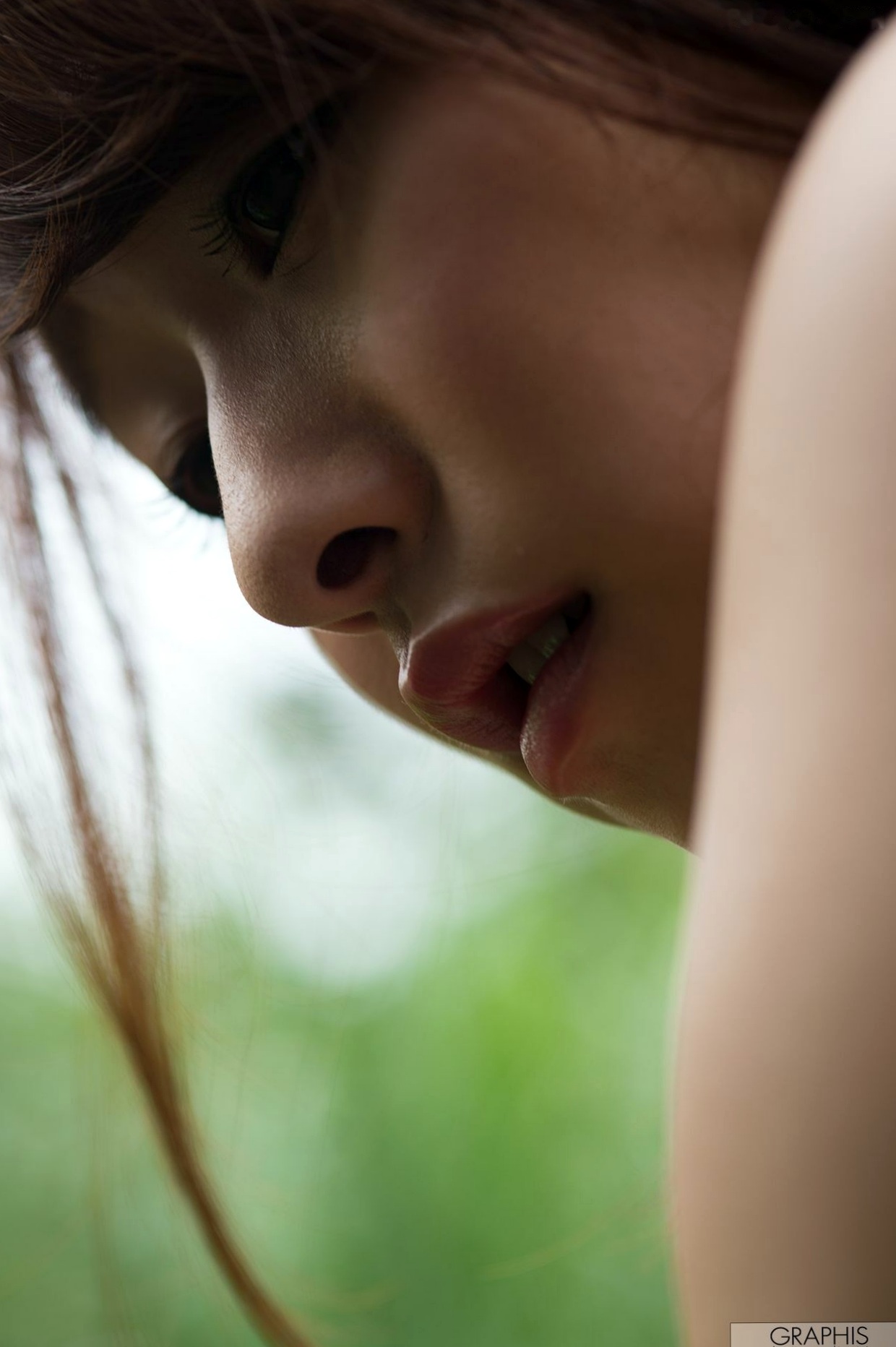 Gallery - Graphis系列：白石茉莉奈《Primary Colors》旗袍写真，户外巷弄与居家私房双重风情，性感女神完美演绎！性感旗袍日本私房照诱惑 白石茉莉奈女神私房照_秀色女神 - image 6