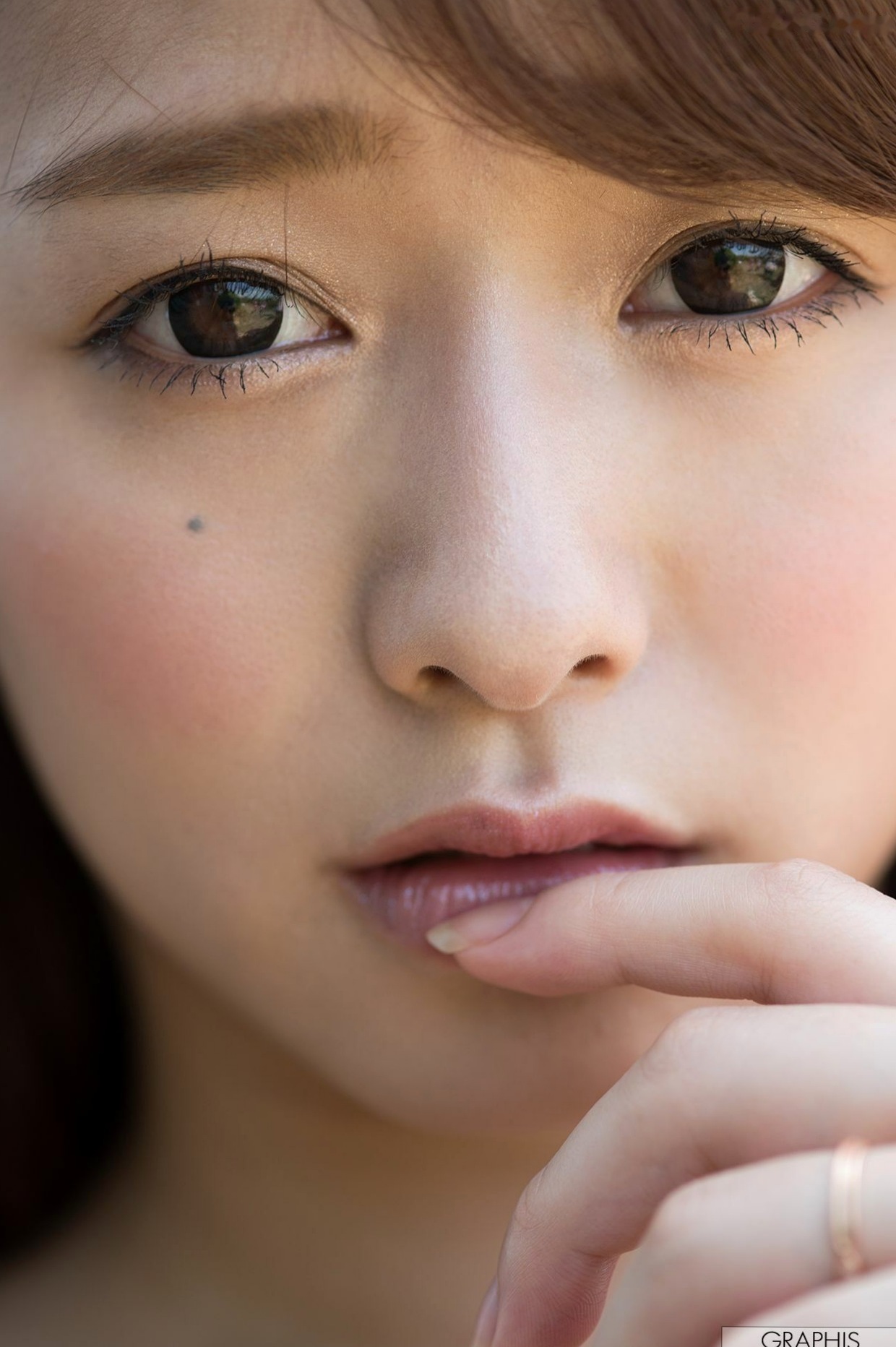 Gallery - Graphis系列：白石茉莉奈《Primary Colors》旗袍写真，户外巷弄与居家私房双重风情，性感女神完美演绎！性感旗袍日本私房照诱惑 白石茉莉奈女神私房照_秀色女神 - image 11