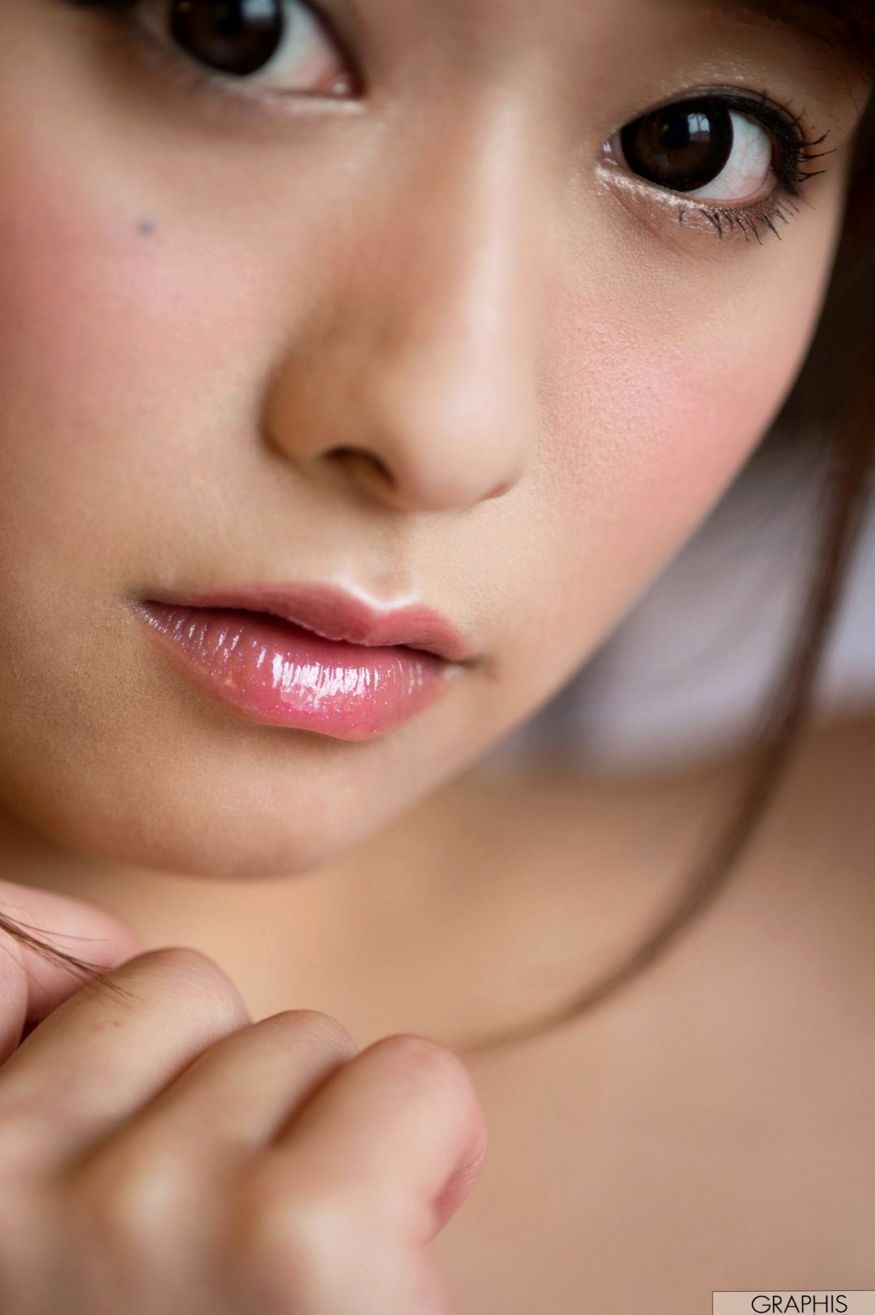 Gallery - Graphis系列：白石茉莉奈《Primary Colors》旗袍写真，户外巷弄与居家私房双重风情，性感女神完美演绎！性感旗袍日本私房照诱惑 白石茉莉奈女神私房照_秀色女神 - image 26