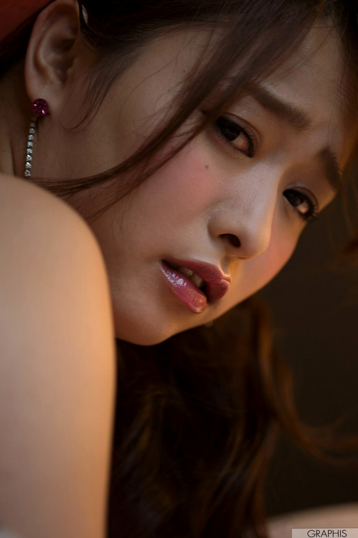 Gallery - Graphis系列：白石茉莉奈《Primary Colors》旗袍写真，户外巷弄与居家私房双重风情，性感女神完美演绎！性感旗袍日本私房照诱惑 白石茉莉奈女神私房照_秀色女神 - image 28