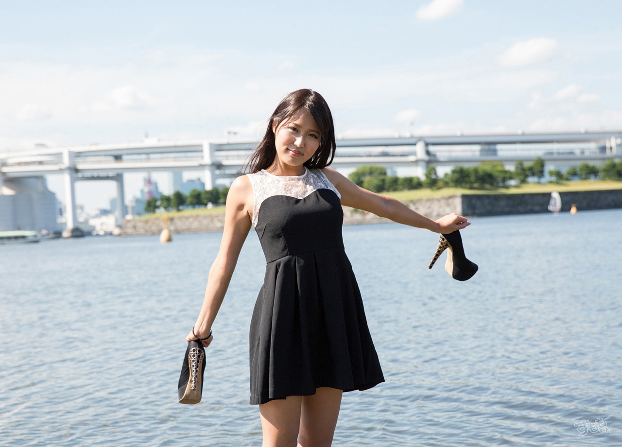通野未帆 少妇街拍写真图
