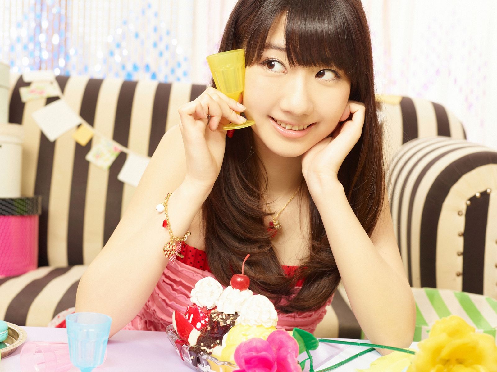 柏木由纪(Kashiwagi Yuki)《プレゼント》[YS Web]高清写真图Vol.508