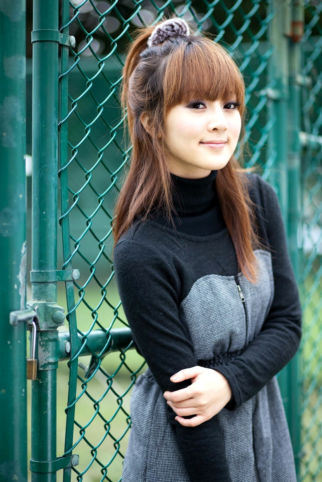 Gallery - 台湾正妹台大女神果子MM户外街拍写真，清新甜美校花气息，冬日休闲穿搭展现清纯气质台湾清纯清新街拍气质 高桥南女神私房照_秀色女神 - image 24