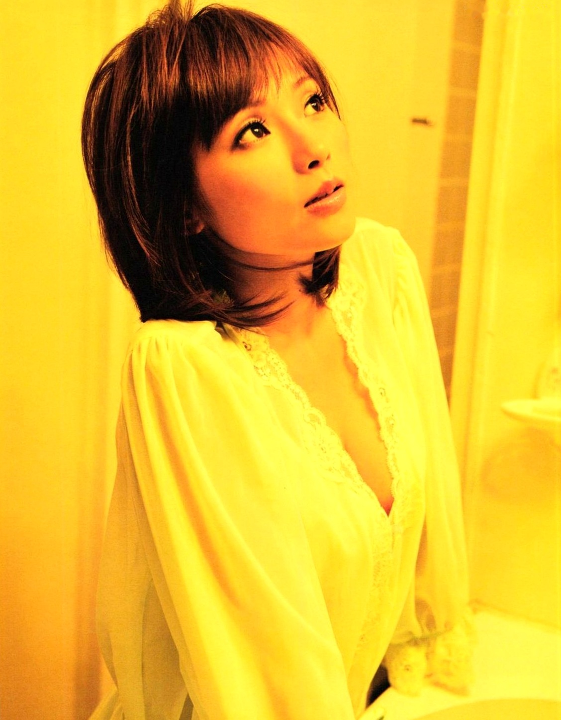 Gallery - 安倍夏美《Subway》写真集：优雅气质女神居家私服与街拍魅力大赏日本气质治愈系私房照 安倍夏美女神私房照_秀色女神 - image 9