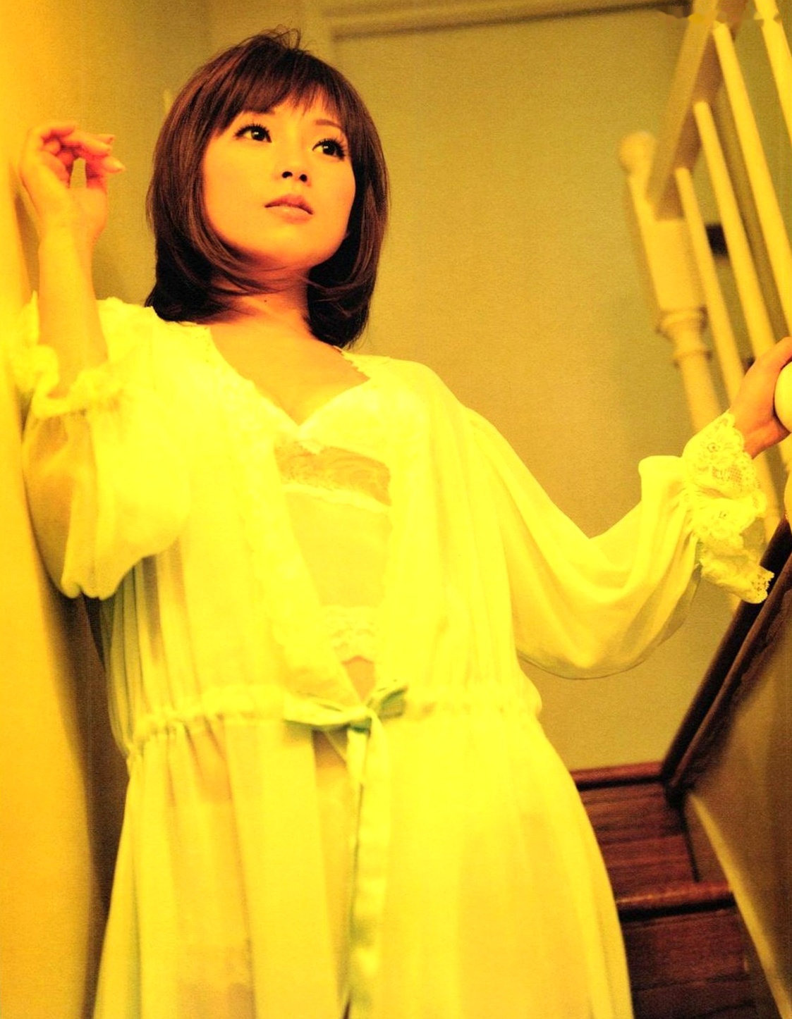 Gallery - 安倍夏美《Subway》写真集：优雅气质女神居家私服与街拍魅力大赏日本气质治愈系私房照 安倍夏美女神私房照_秀色女神 - image 13