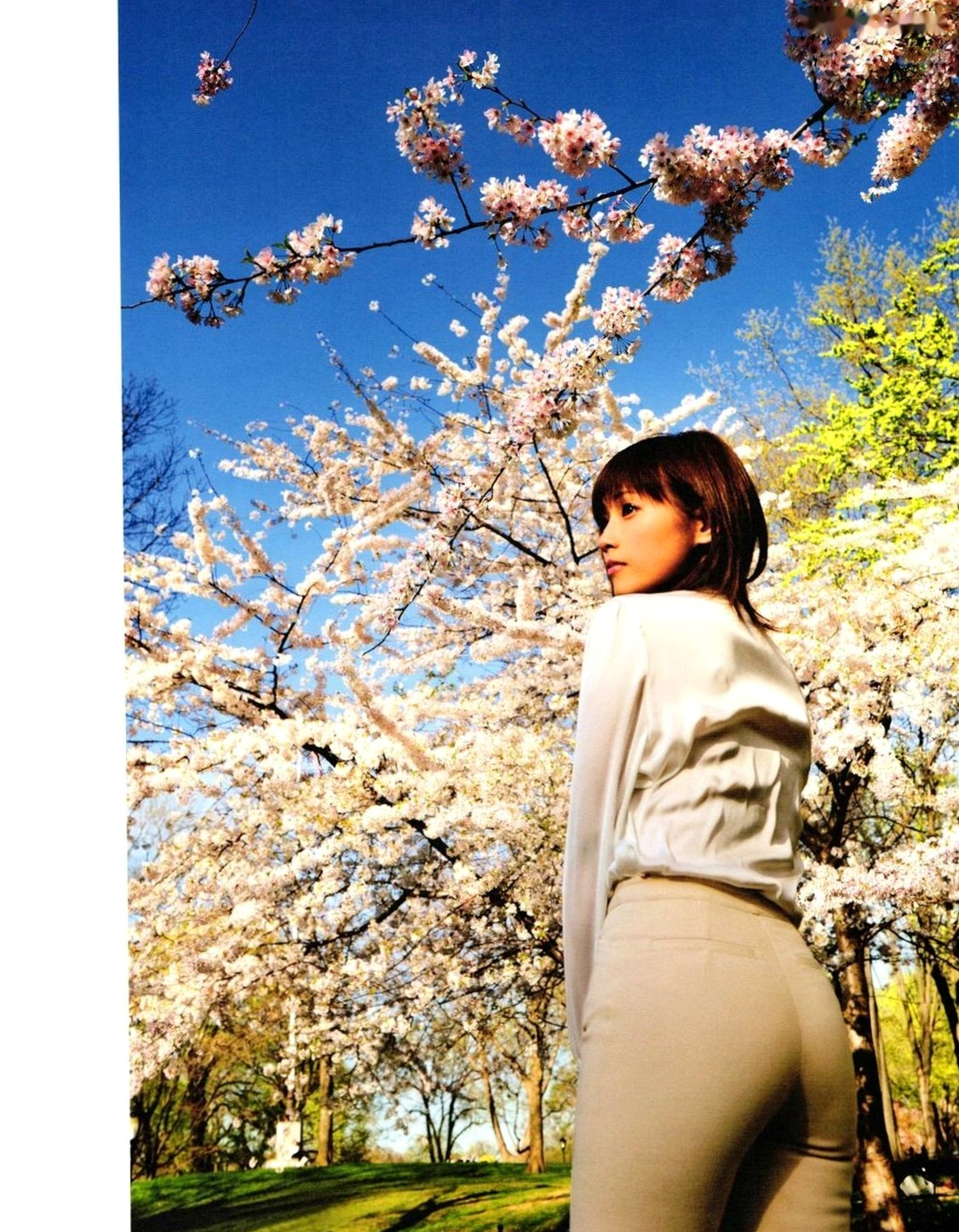 Gallery - 安倍夏美《Subway》写真集：优雅气质女神居家私服与街拍魅力大赏日本气质治愈系私房照 安倍夏美女神私房照_秀色女神 - image 19