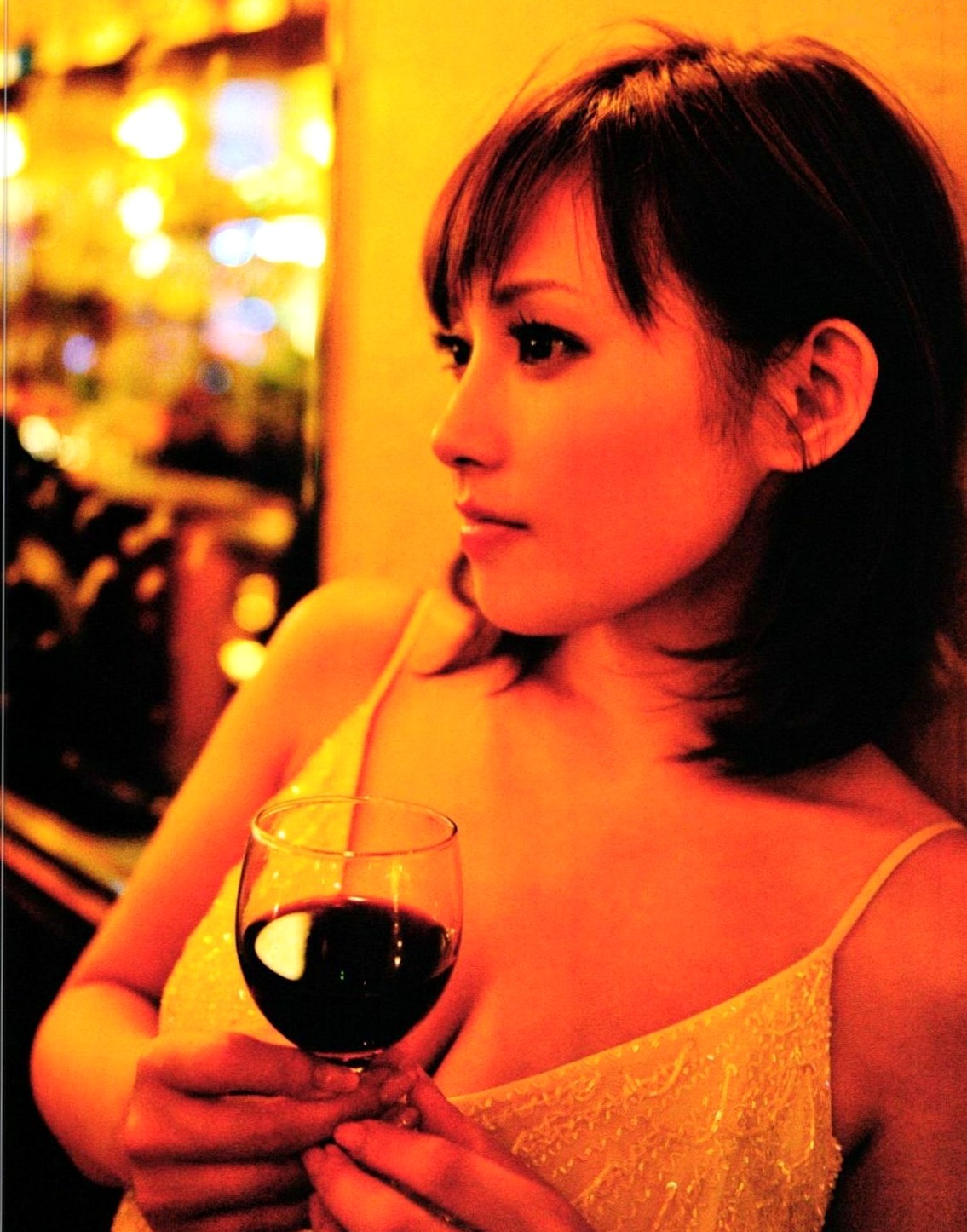 Gallery - 安倍夏美《Subway》写真集：优雅气质女神居家私服与街拍魅力大赏日本气质治愈系私房照 安倍夏美女神私房照_秀色女神 - image 40