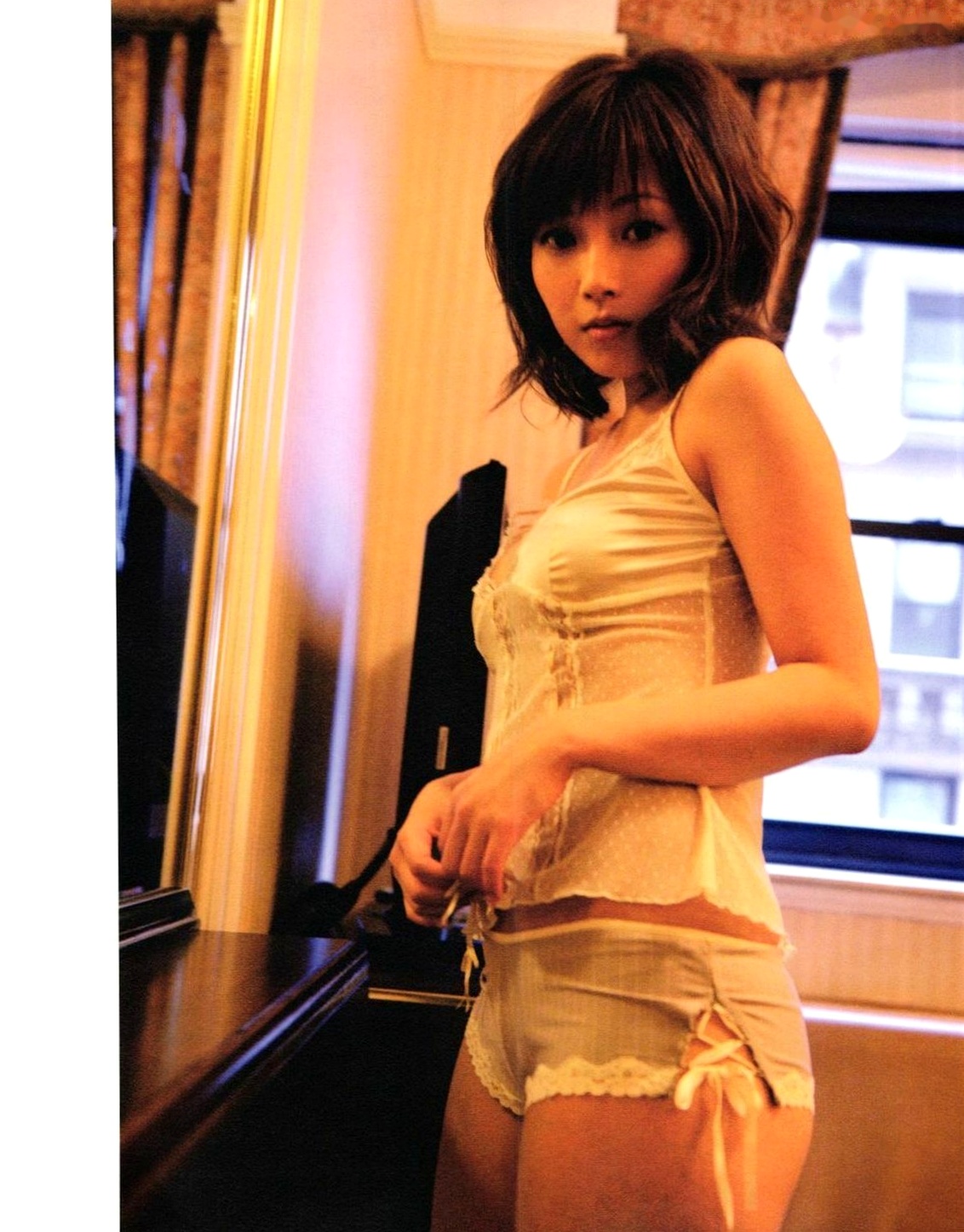 Gallery - 安倍夏美《Subway》写真集：优雅气质女神居家私服与街拍魅力大赏日本气质治愈系私房照 安倍夏美女神私房照_秀色女神 - image 71