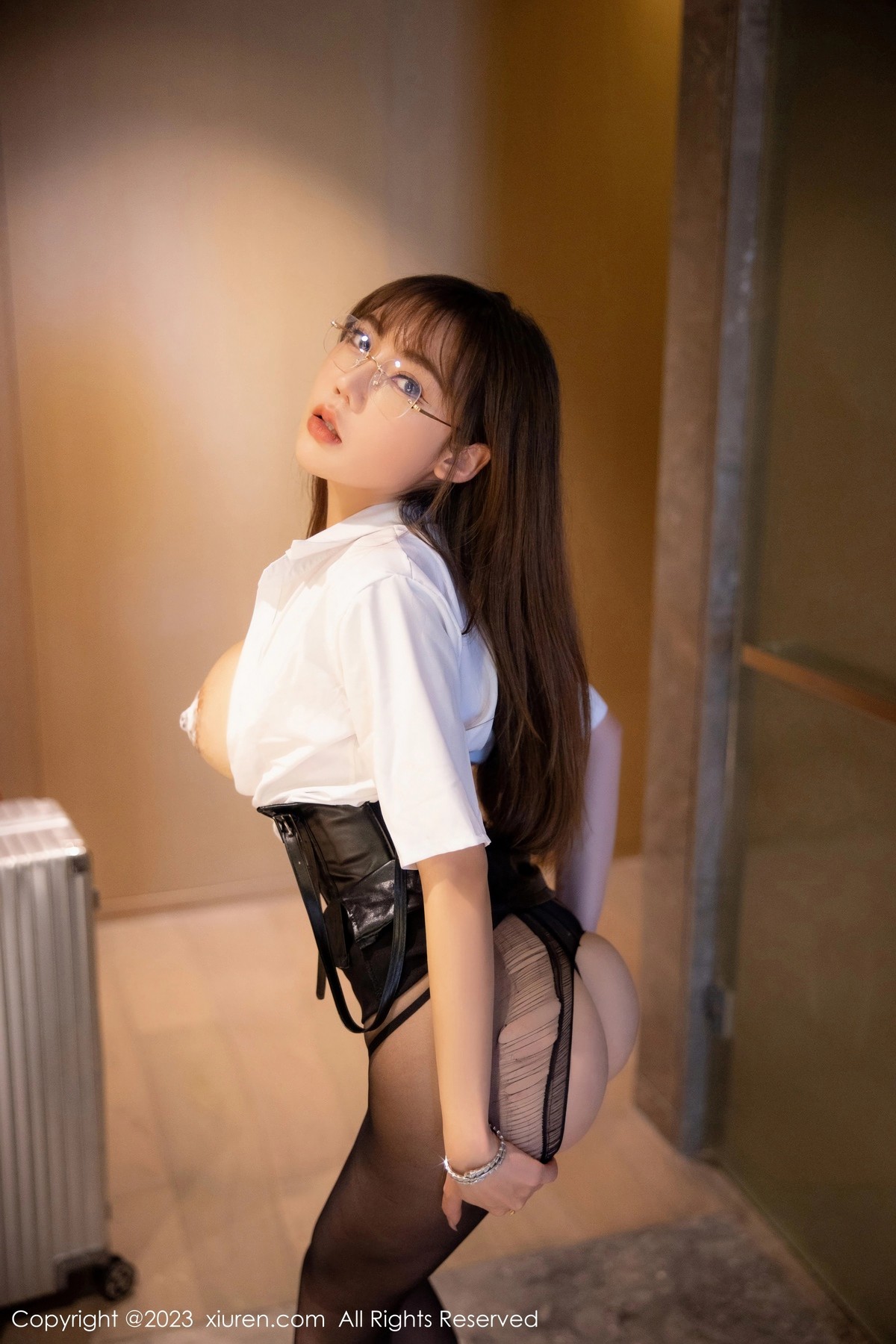 [XiuRen]高清写真图 2023.02.28 No.6334 萌汉药baby 黑丝美臀