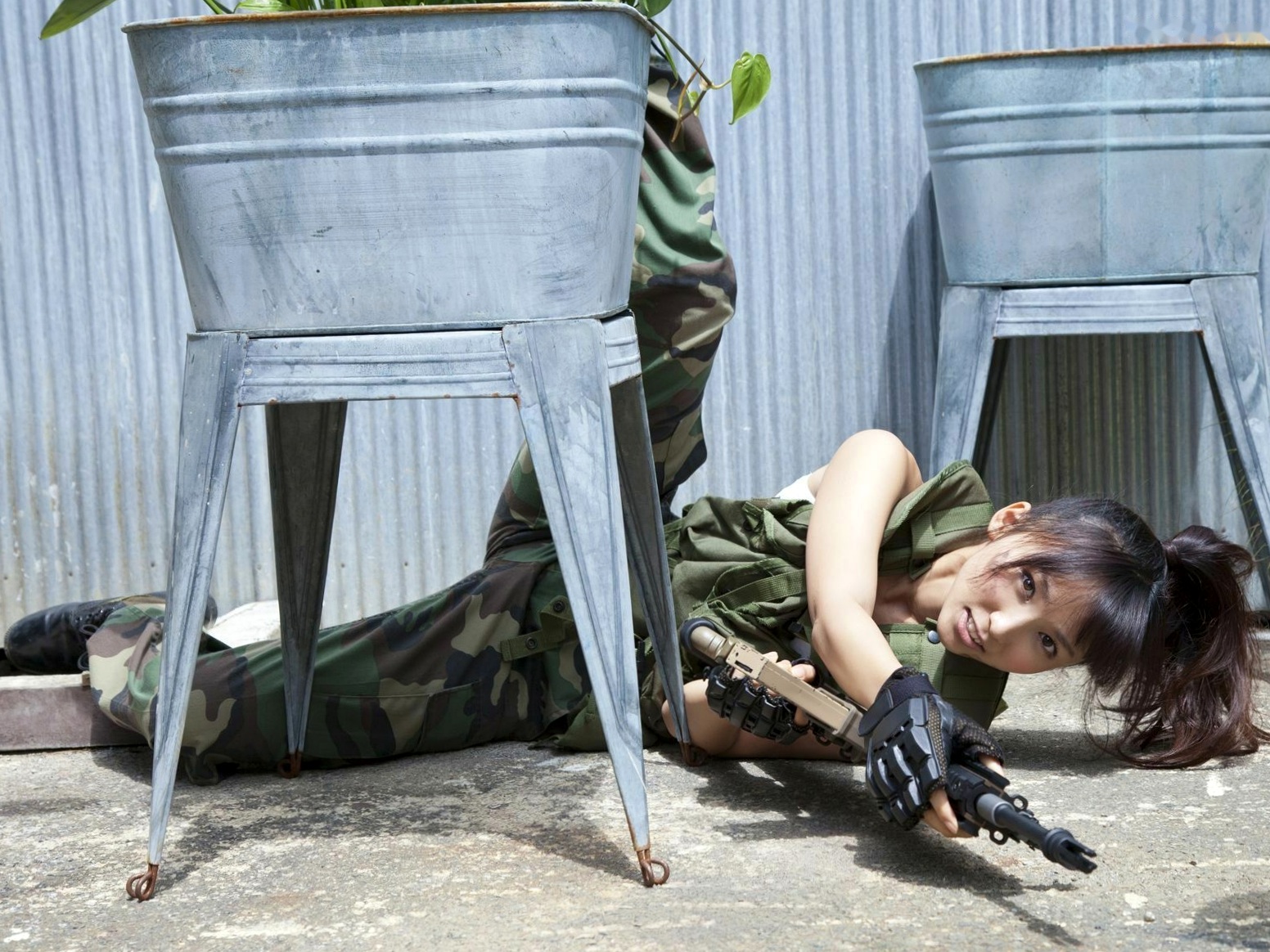 Gallery - Sabra写真集：吉木りさ《OFFENSE & DEFENSE》演绎比基尼、兔女郎与野性迷彩军装风尚，展现极致性感与多元魅力写真合集日本性感角色扮演比基尼尤物 吉木梨纱女神私房照_秀色女神 - image 4
